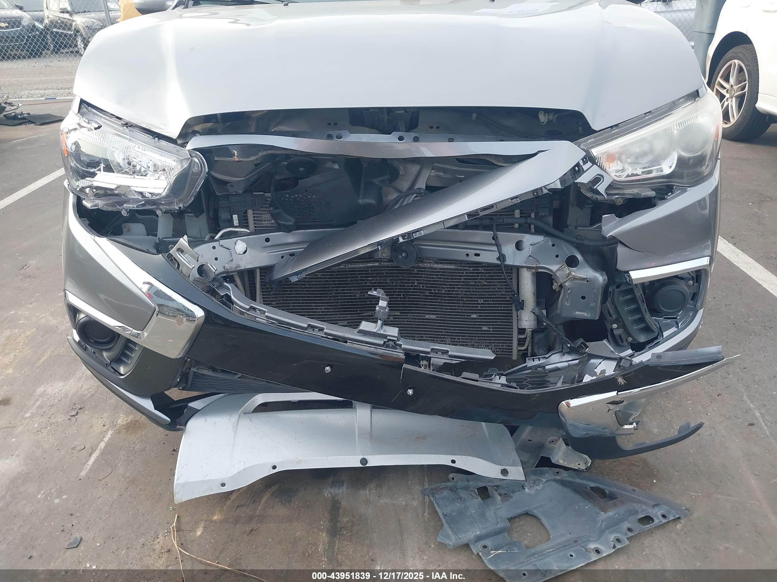 MITSUBISHI OUTLANDER image 6