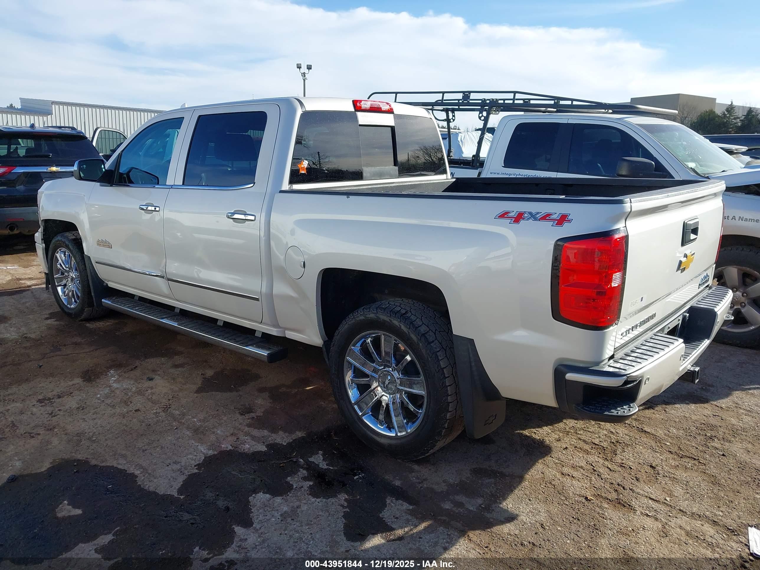 CHEVROLET SILVERADO image 3