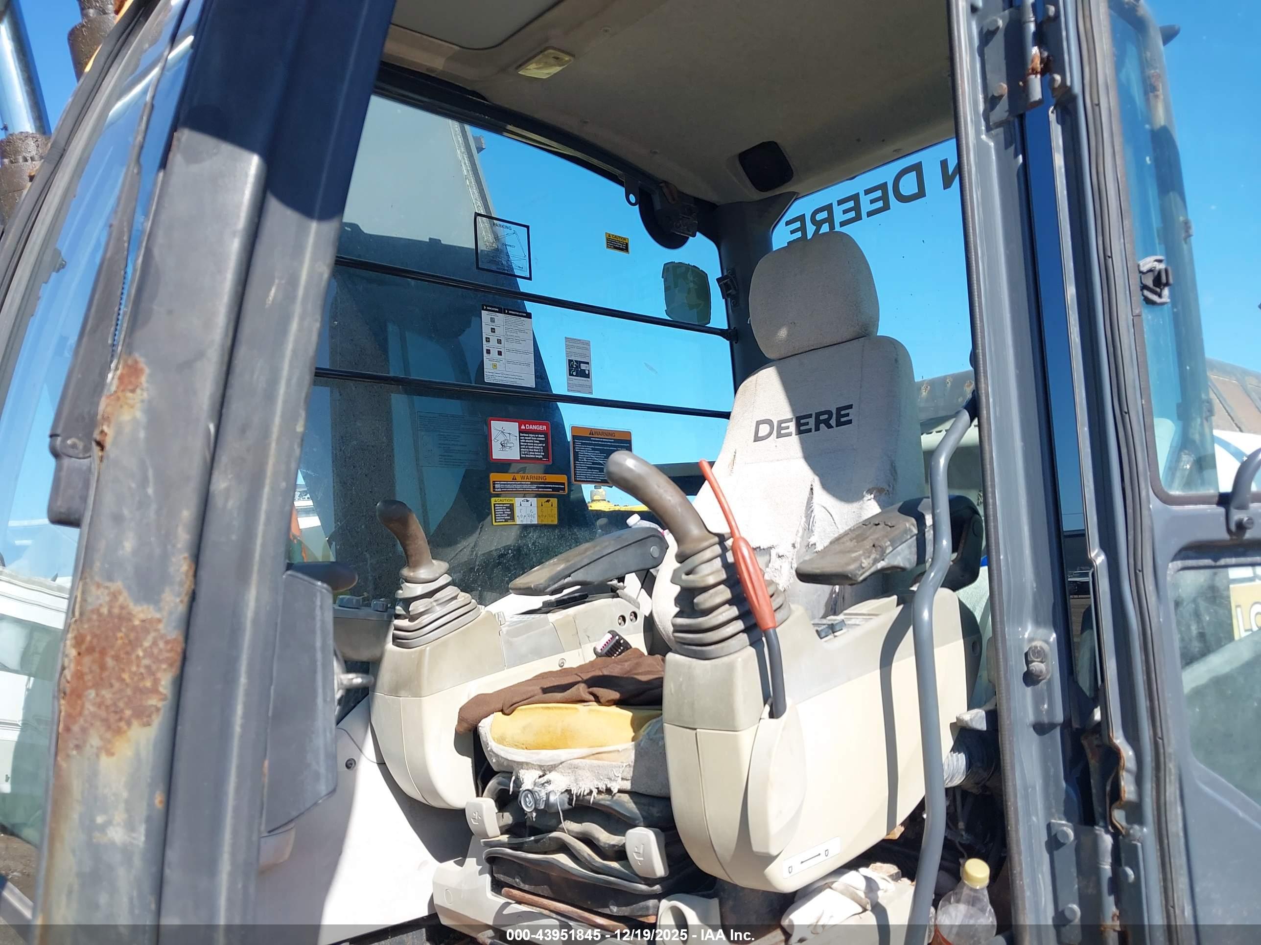 JOHN DEERE image 8