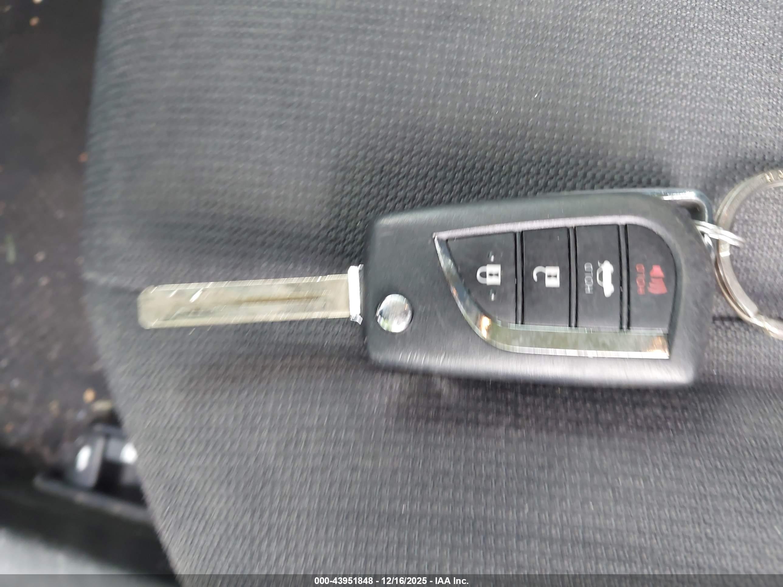 TOYOTA COROLLA image 11