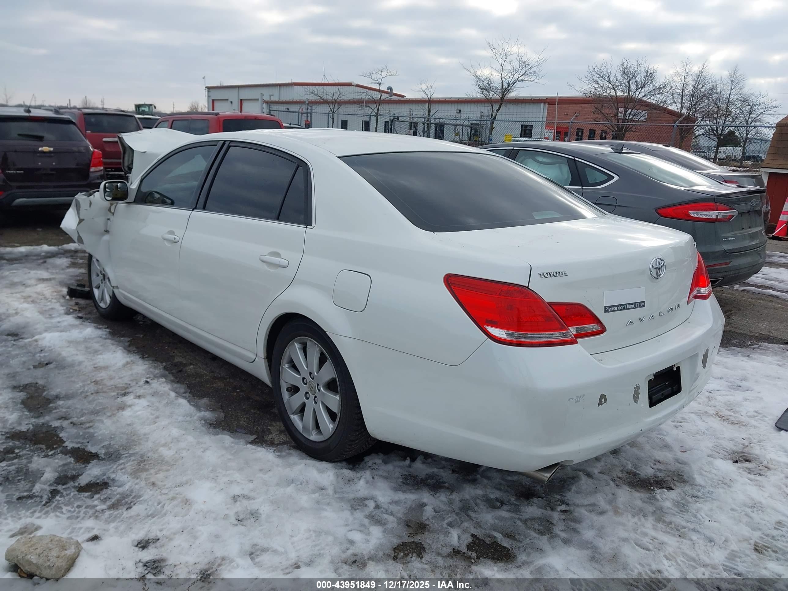 TOYOTA AVALON image 3