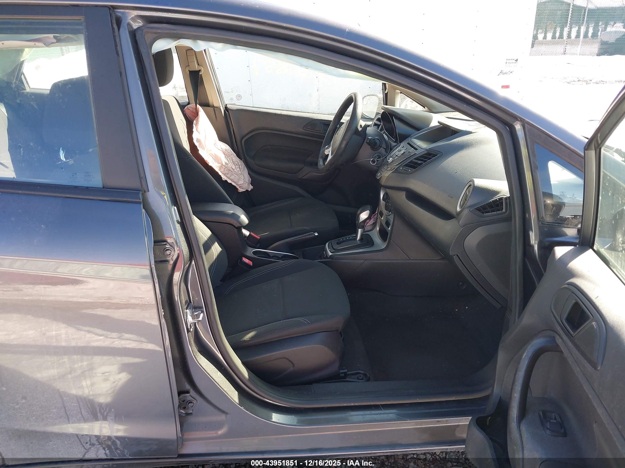 FORD FIESTA image 5
