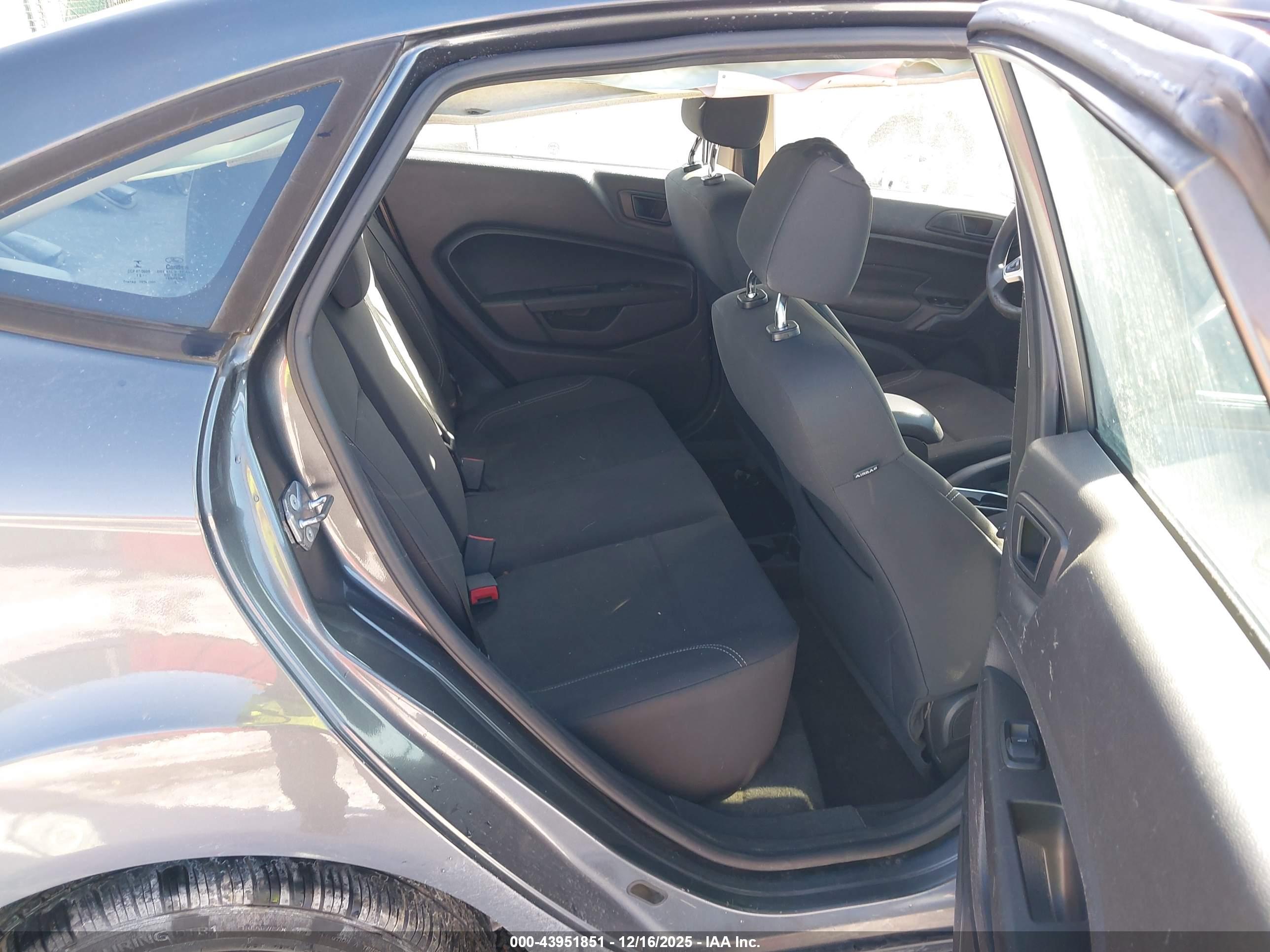 FORD FIESTA image 8