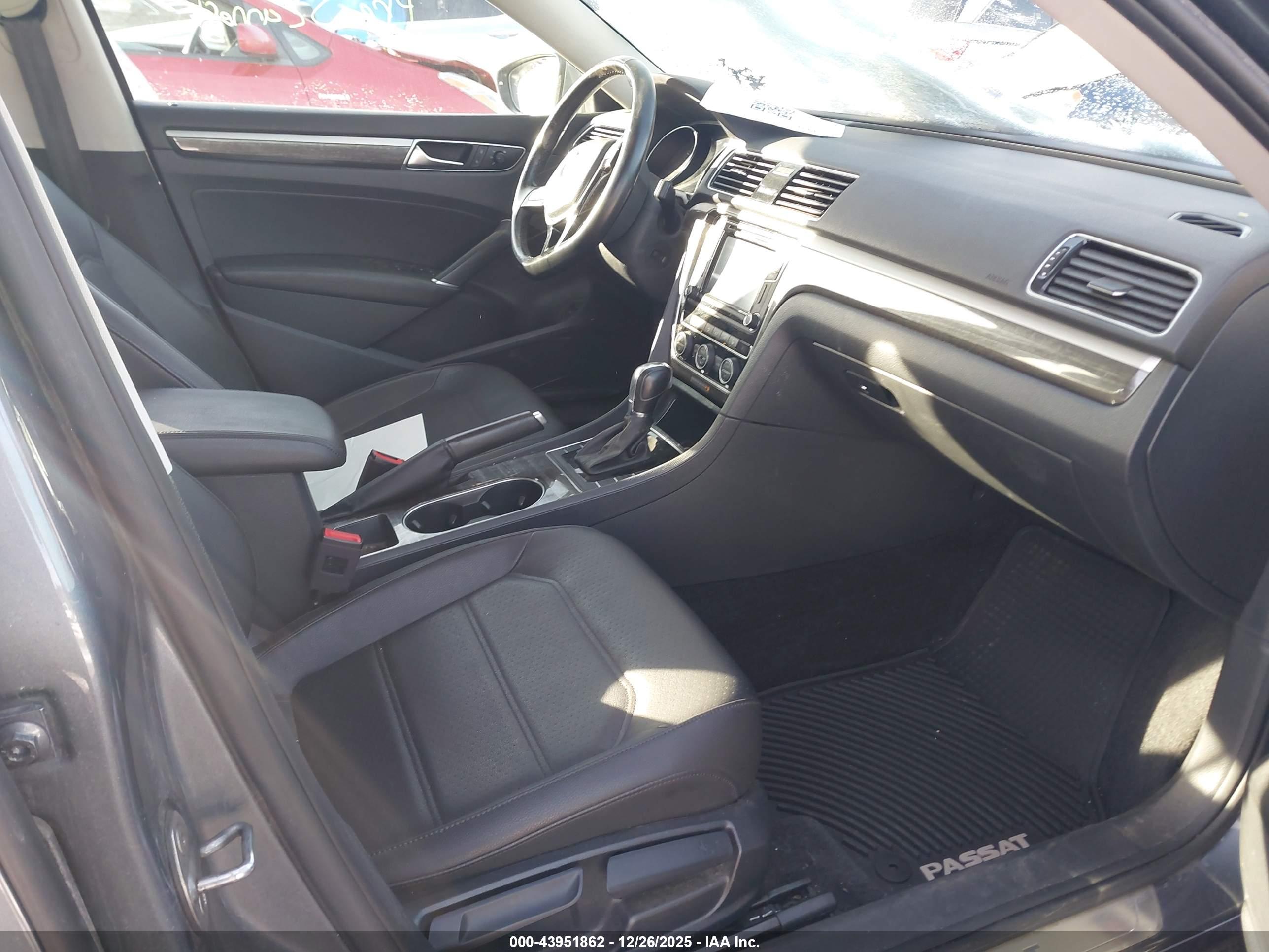 VOLKSWAGEN PASSAT image 5