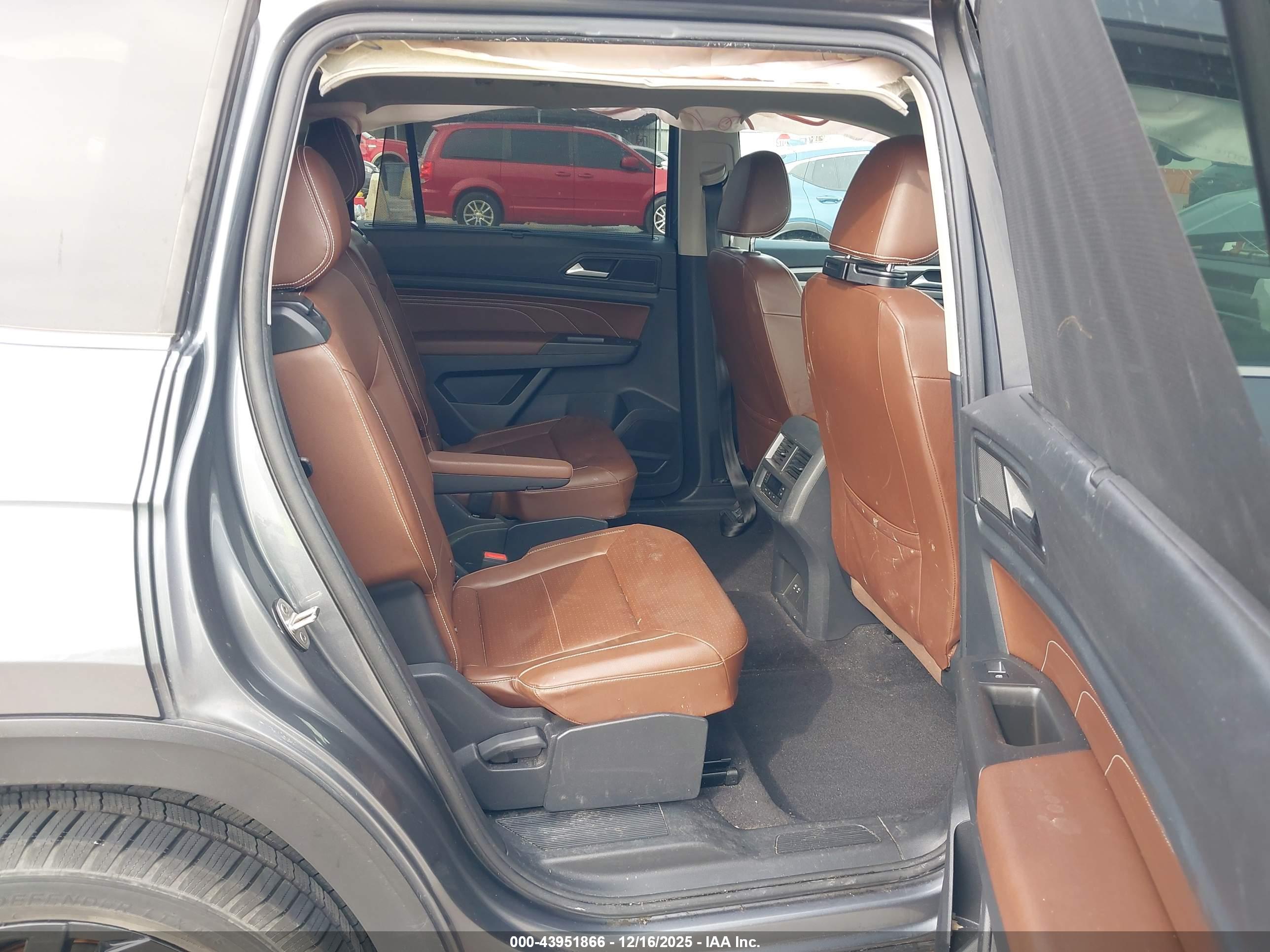 VOLKSWAGEN ATLAS image 8