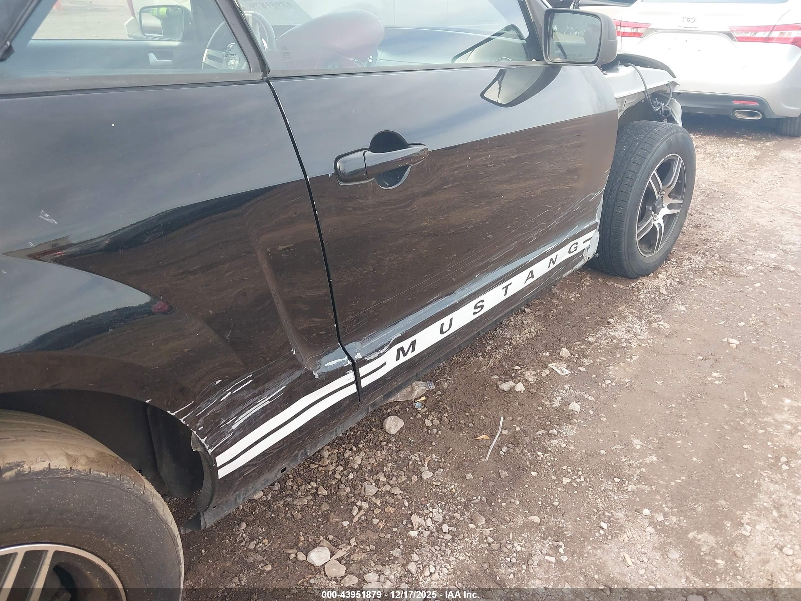 FORD MUSTANG image 6
