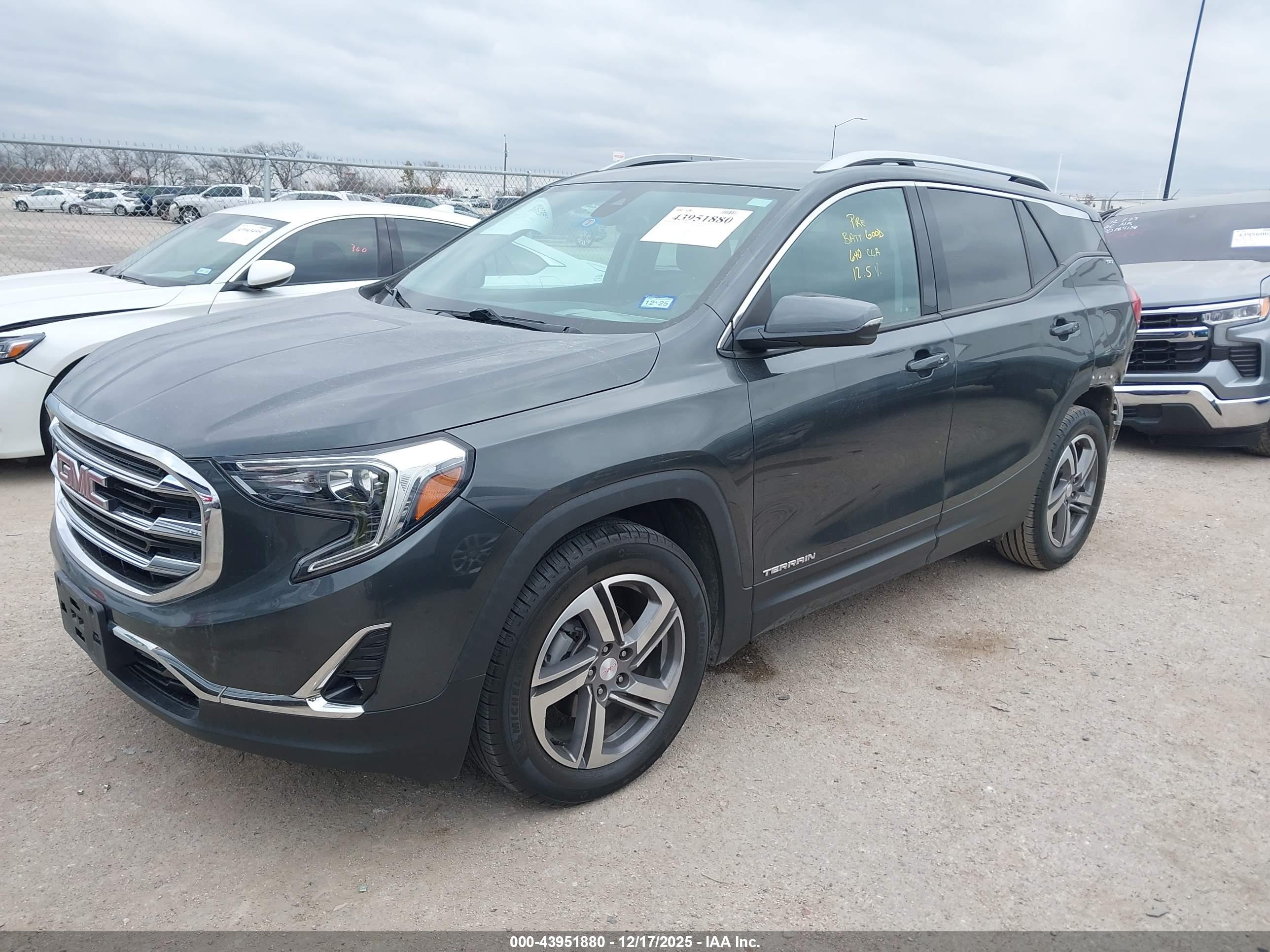 GMC TERRAIN image 2