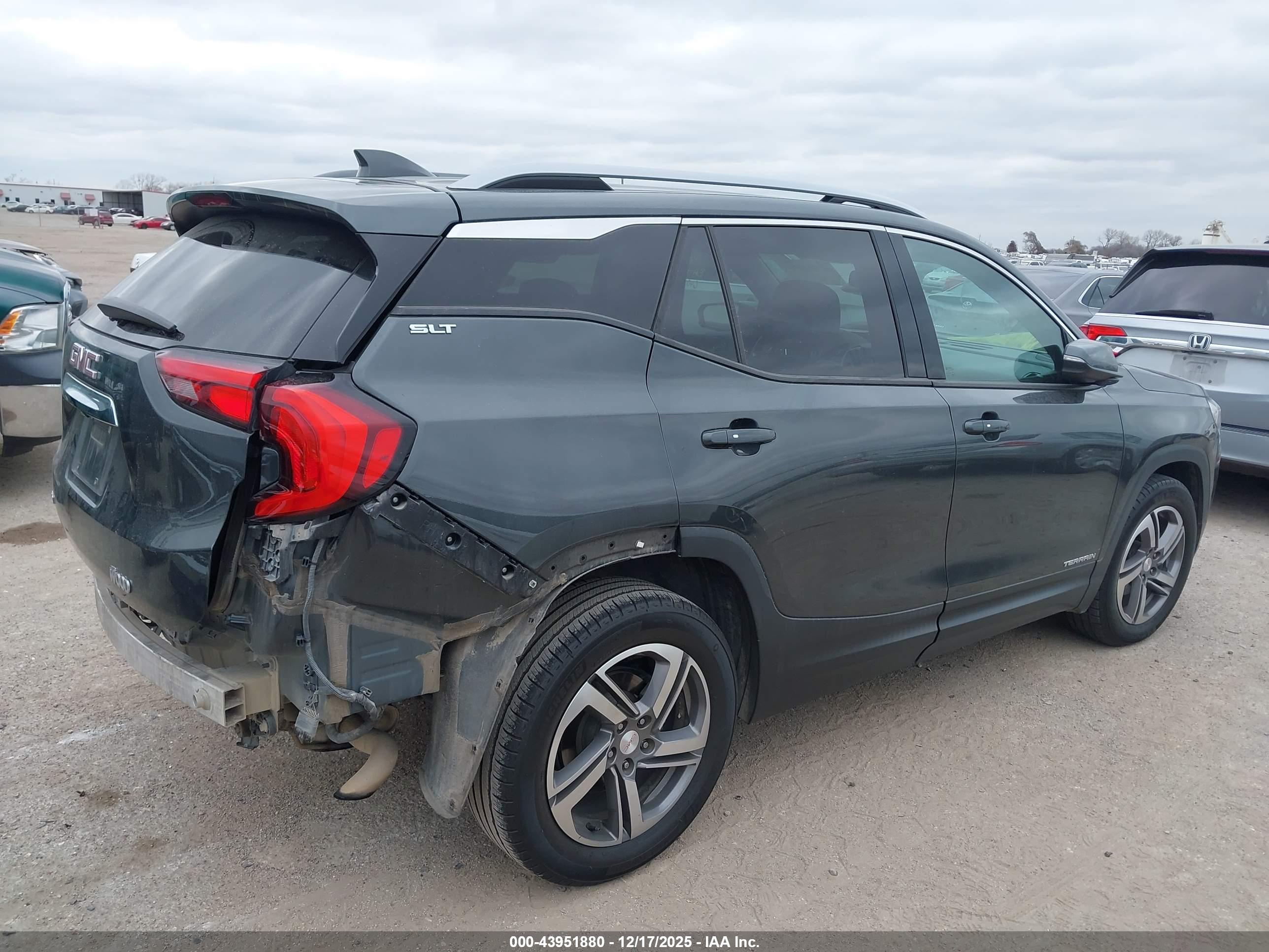 GMC TERRAIN image 4