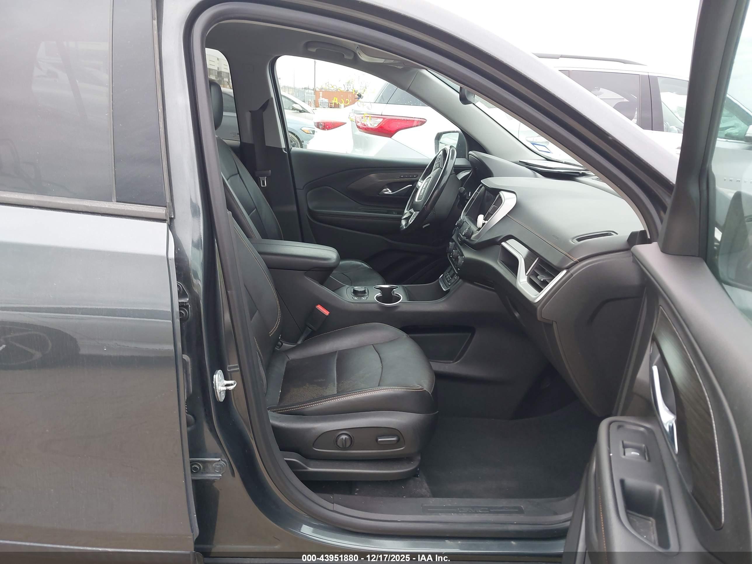 GMC TERRAIN image 5