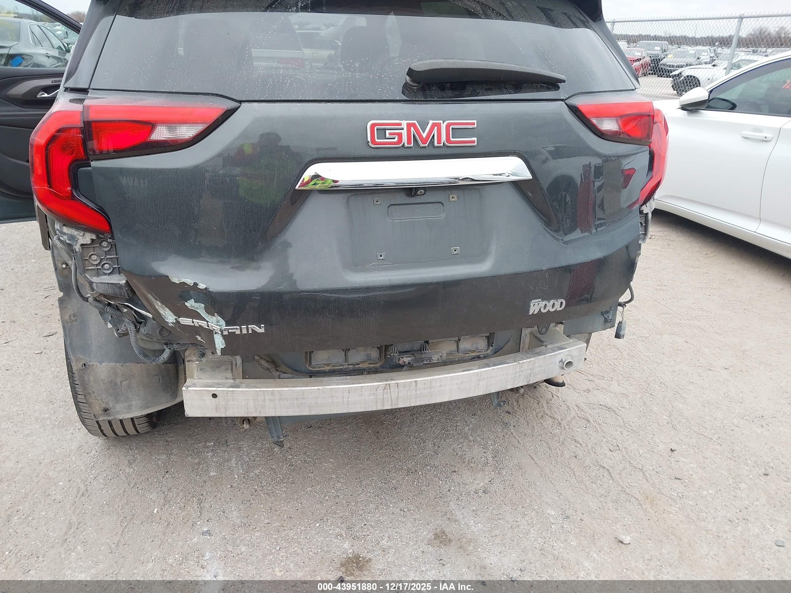 GMC TERRAIN image 6