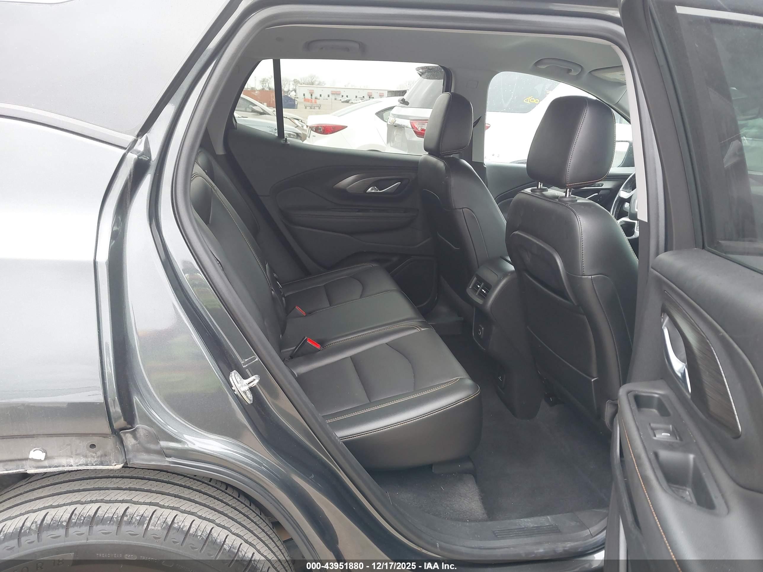 GMC TERRAIN image 8