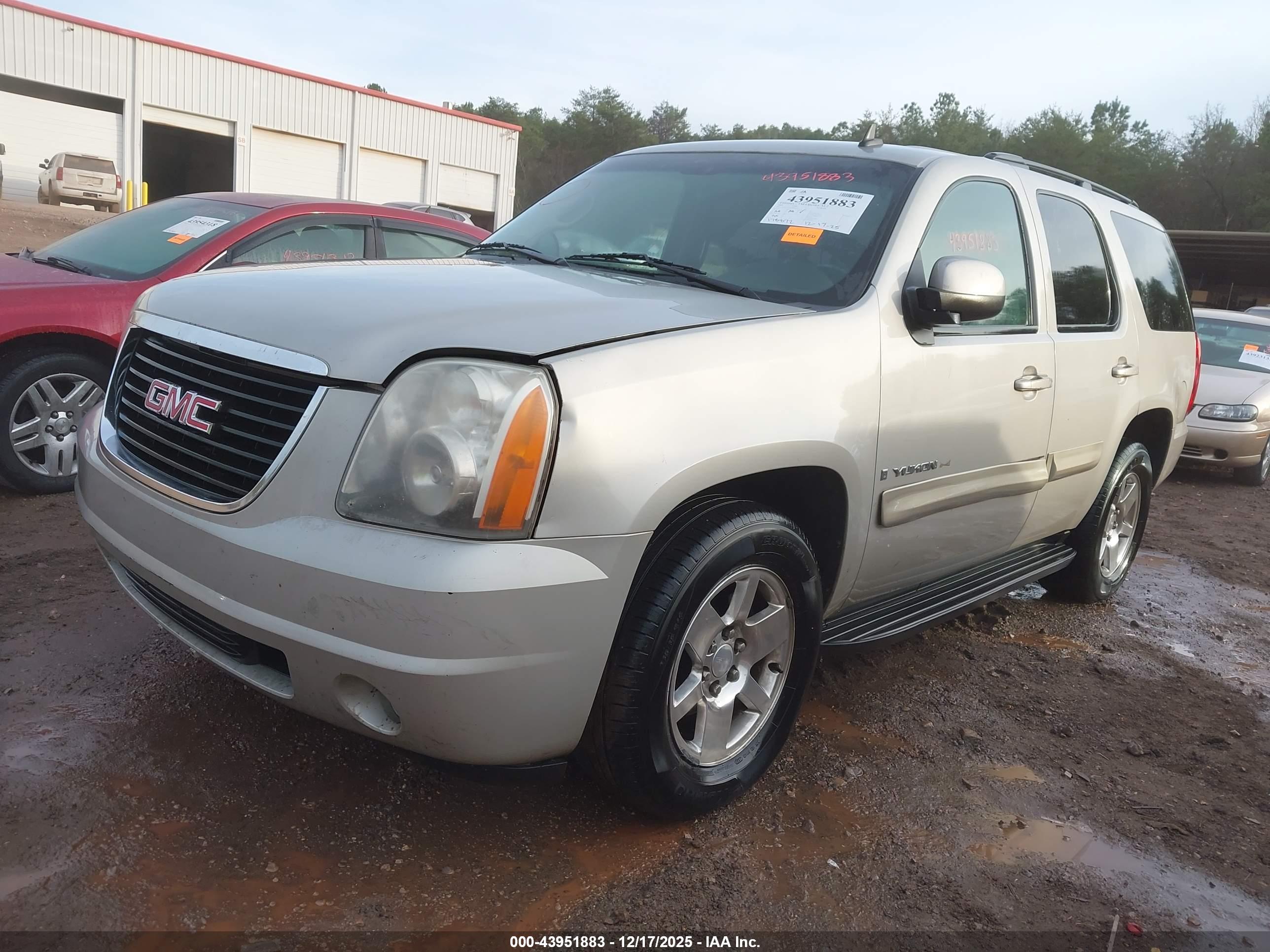 GMC YUKON image 2