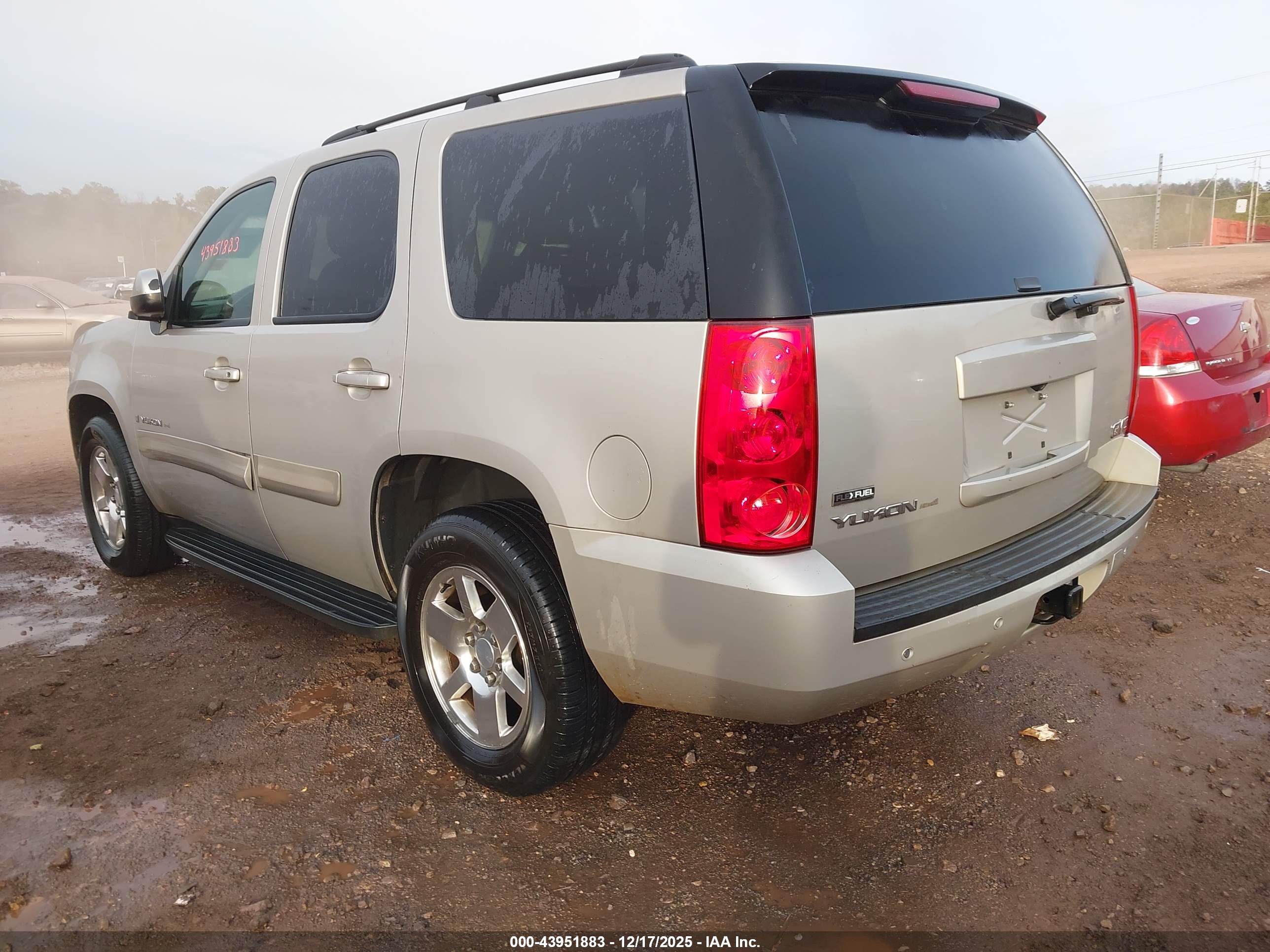 GMC YUKON image 3