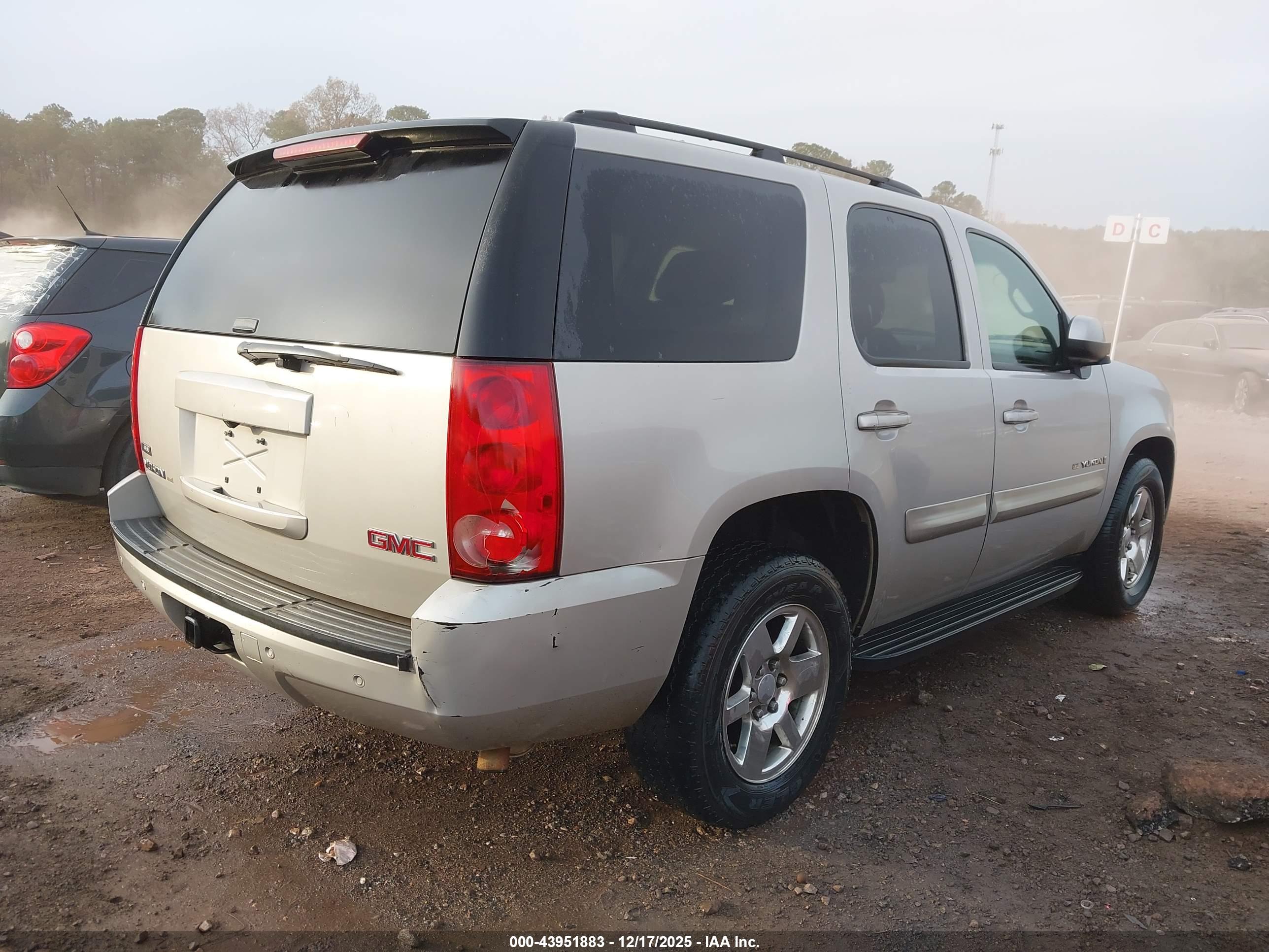 GMC YUKON image 4