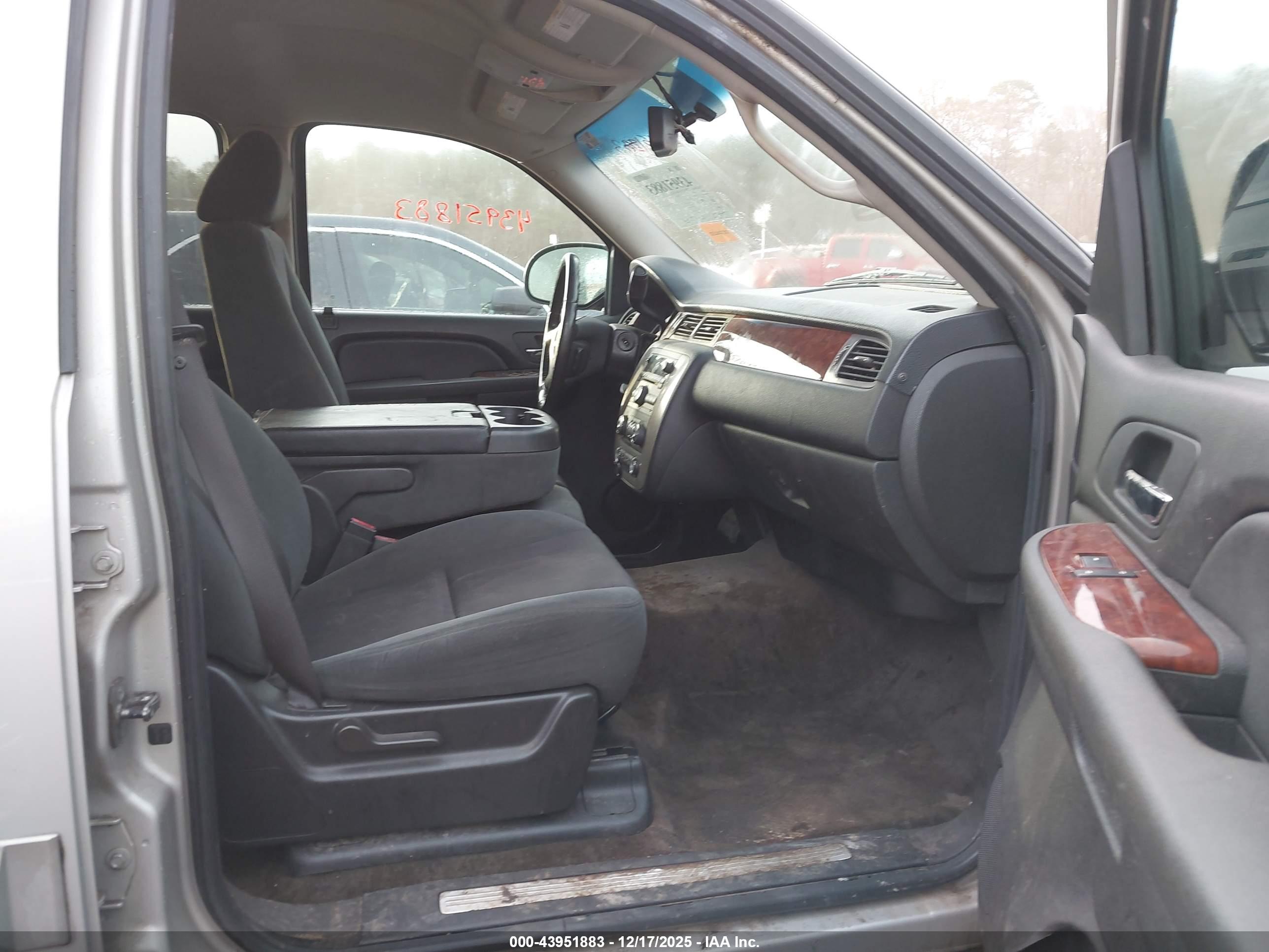 GMC YUKON image 5