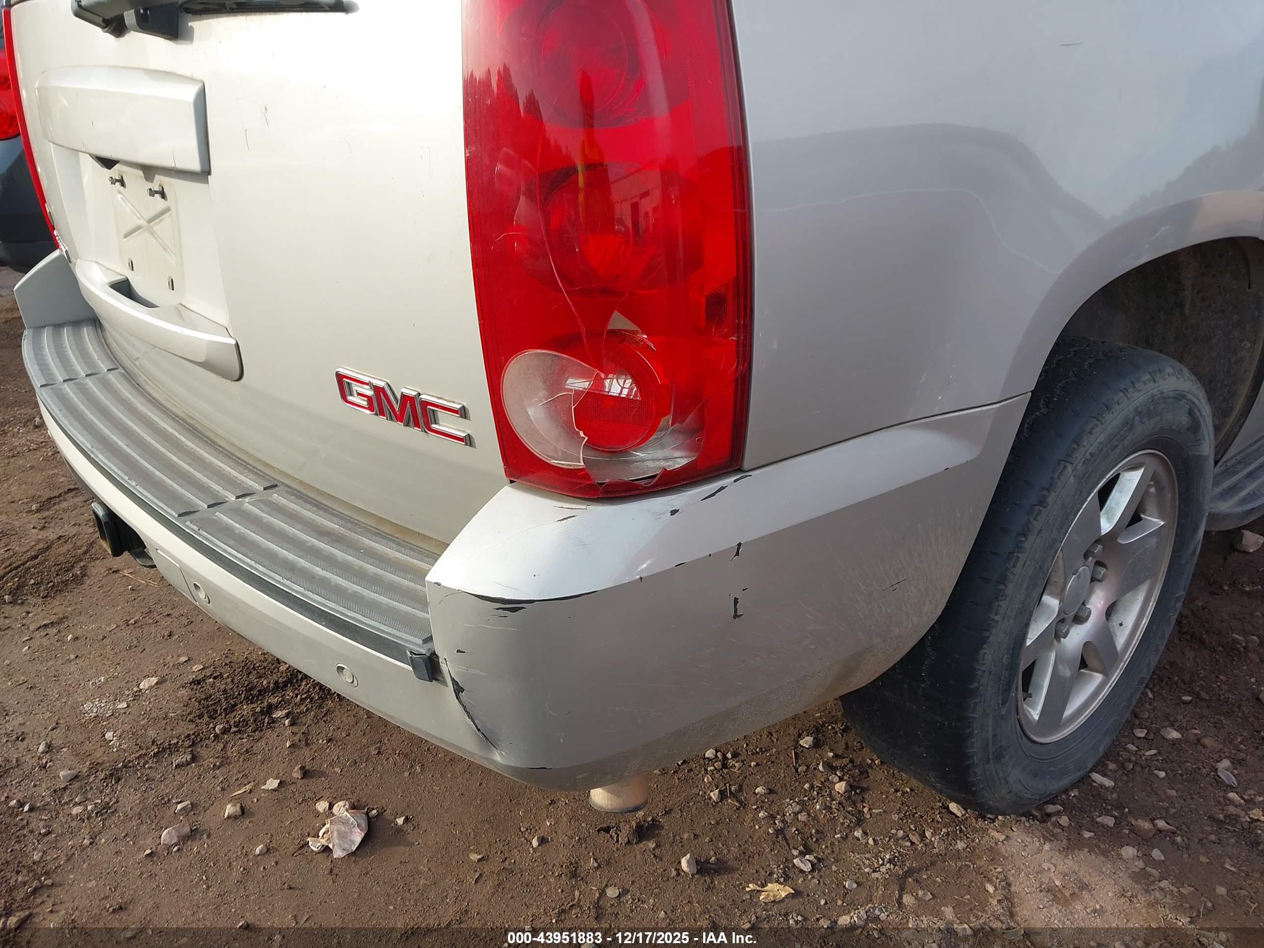 GMC YUKON image 6