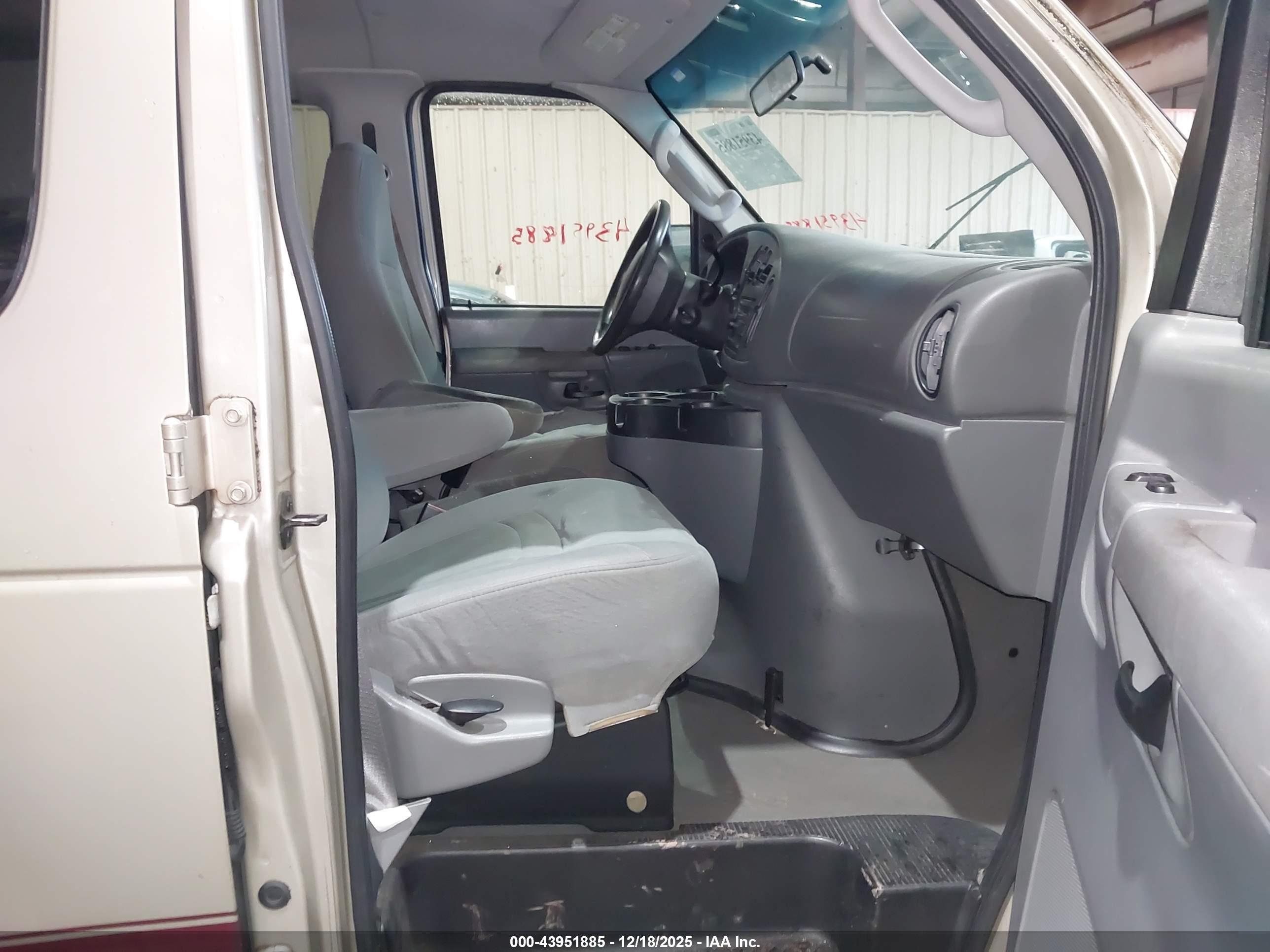 FORD E-350 image 5