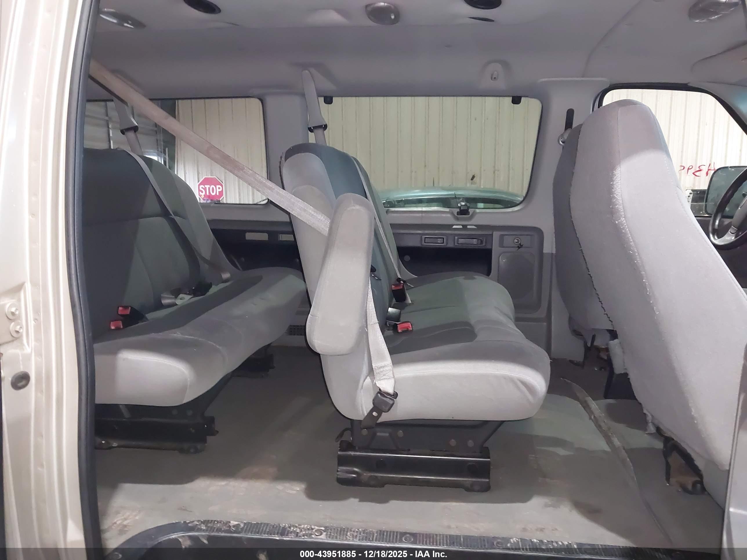FORD E-350 image 8