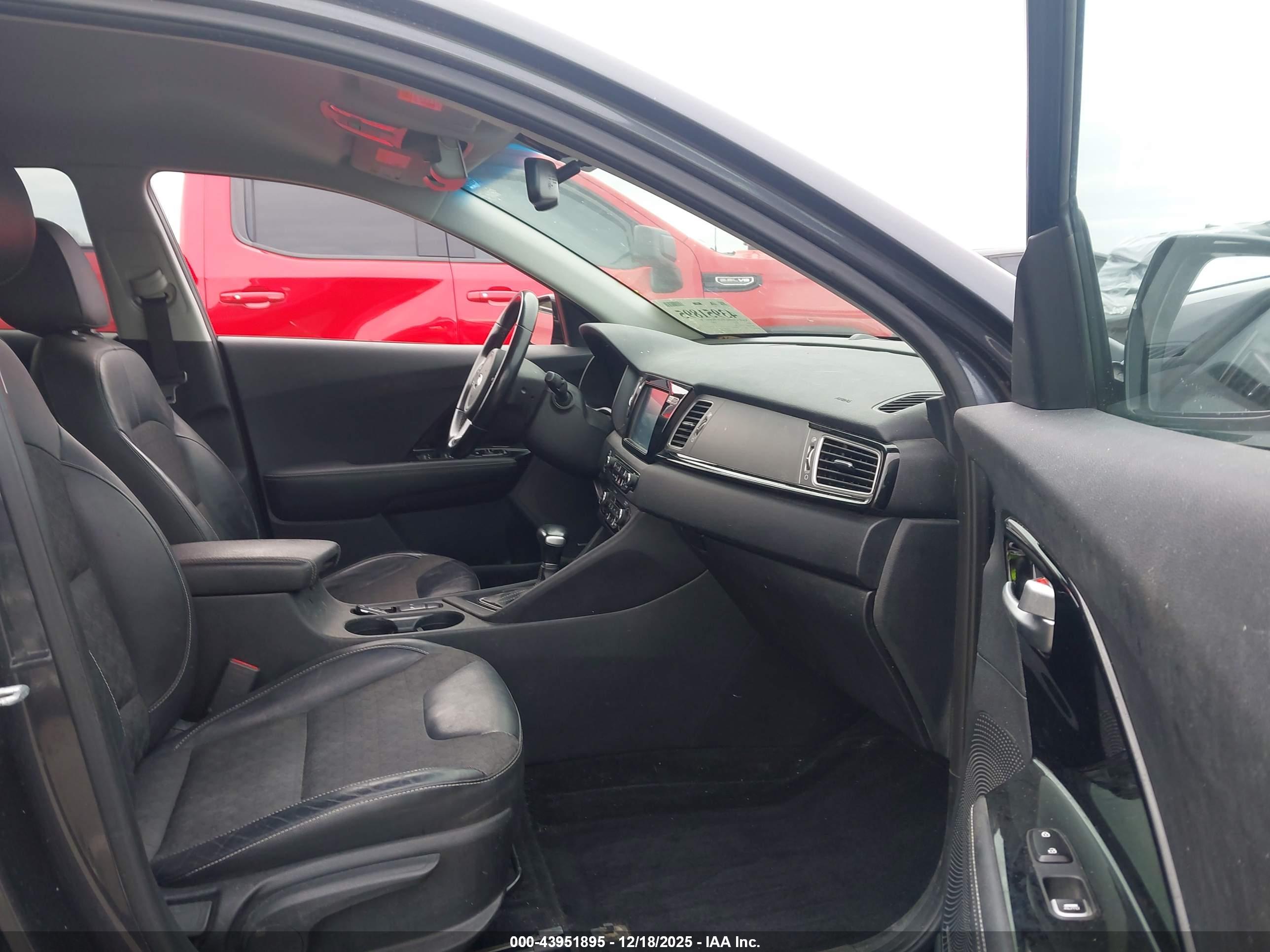KIA NIRO image 5