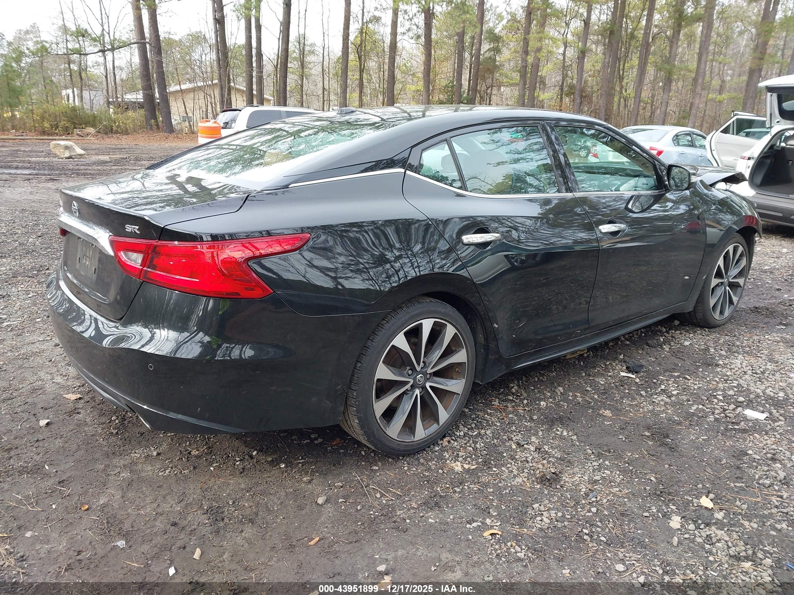 NISSAN MAXIMA image 4