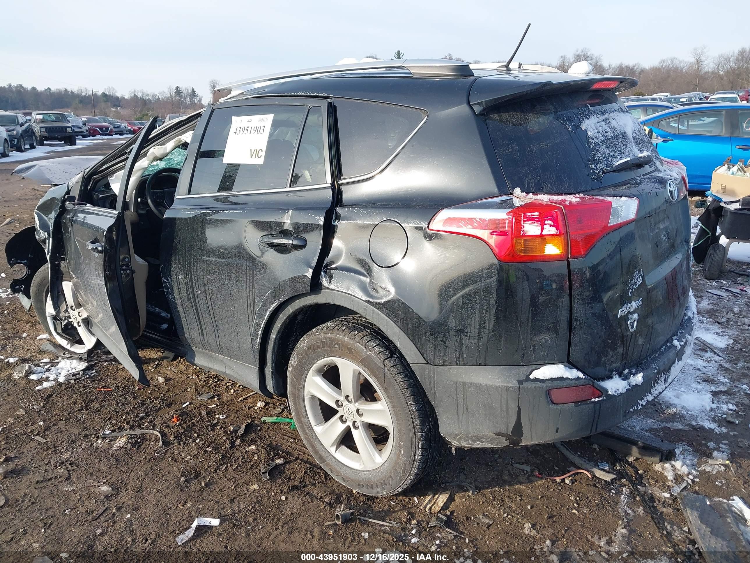 TOYOTA RAV4 image 3