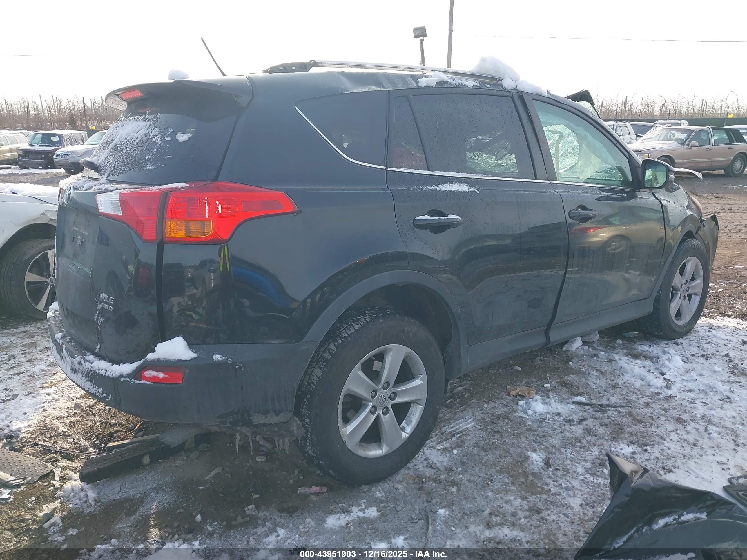 TOYOTA RAV4 image 4