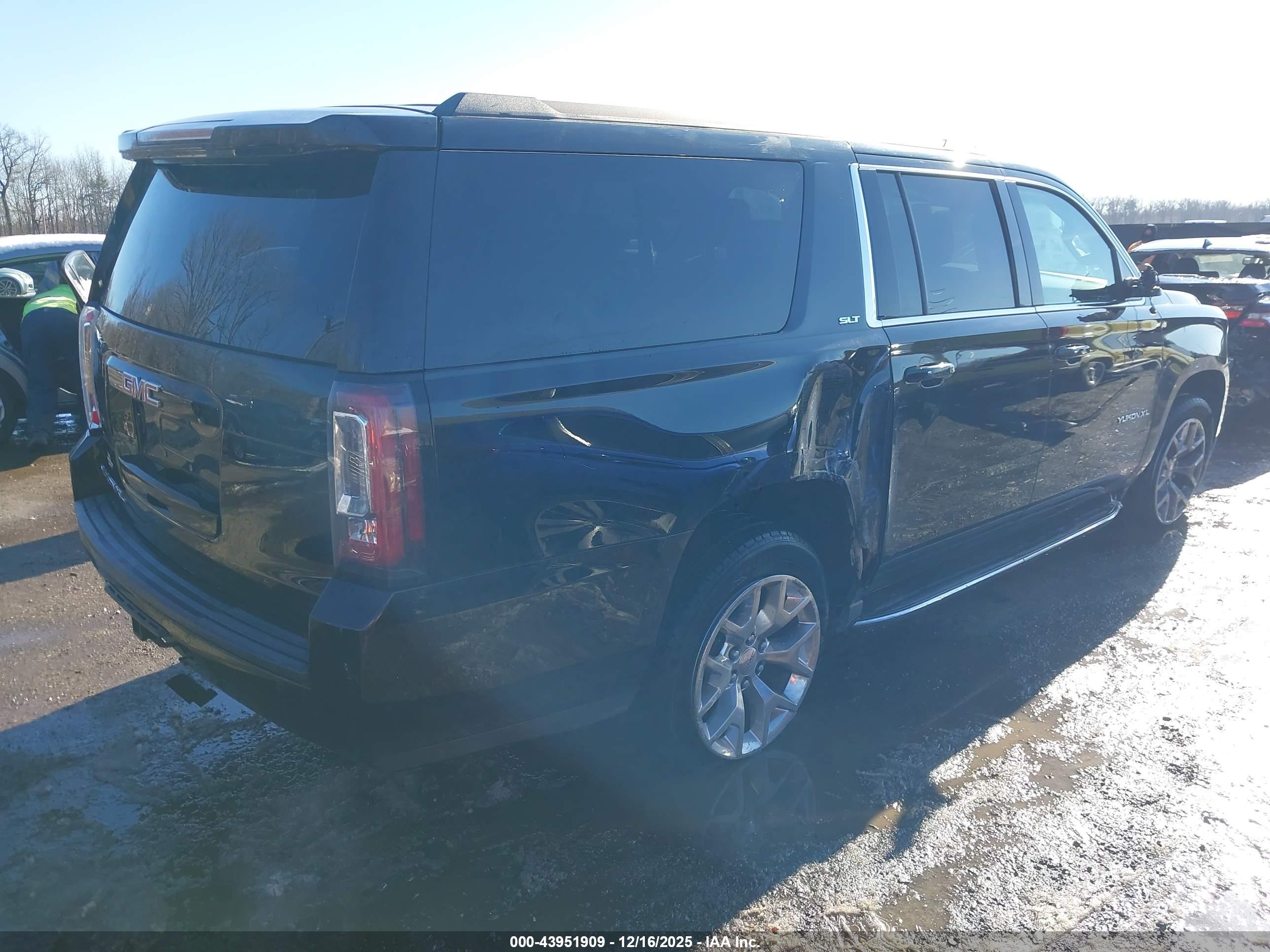 GMC YUKON image 4