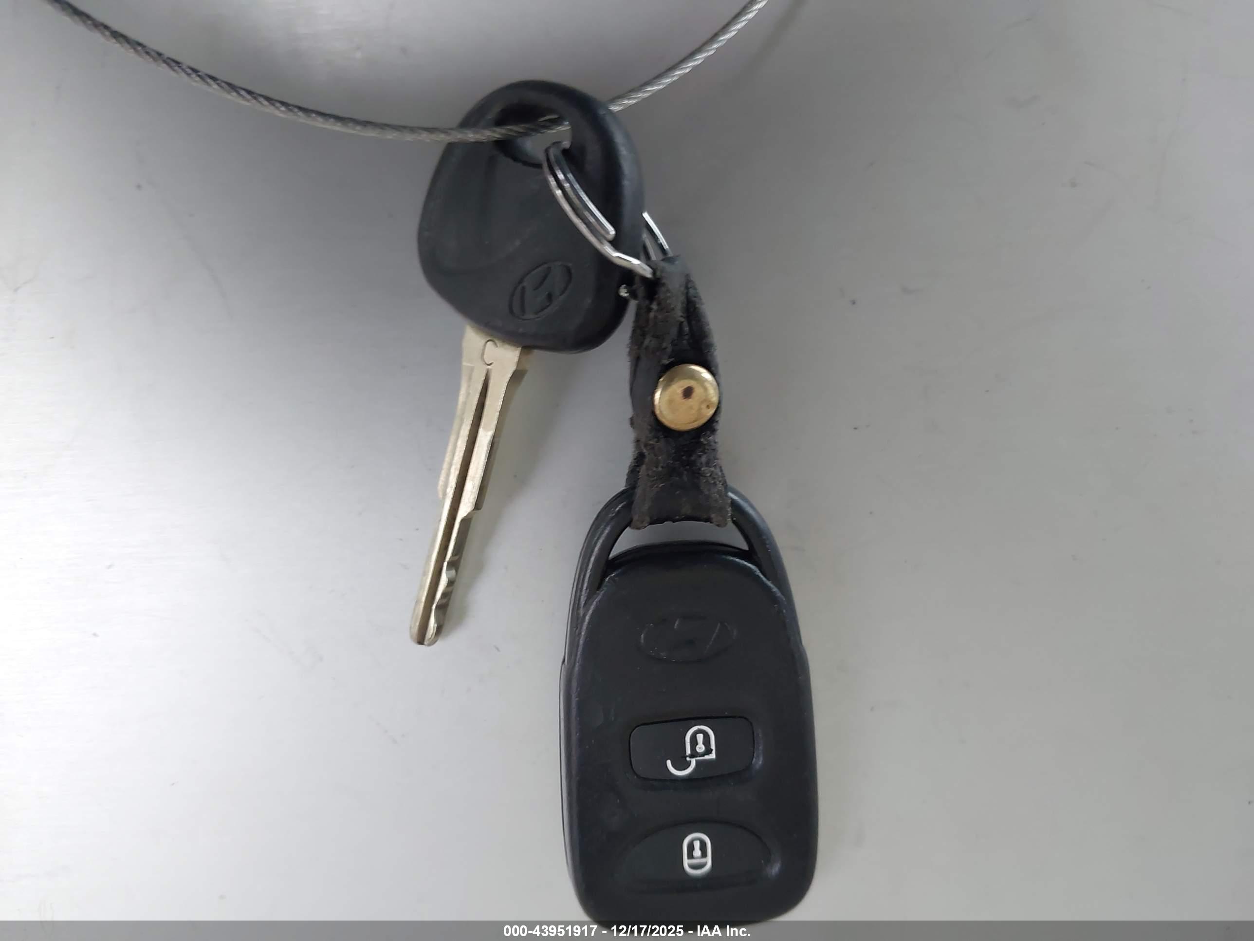 HYUNDAI SANTA image 11