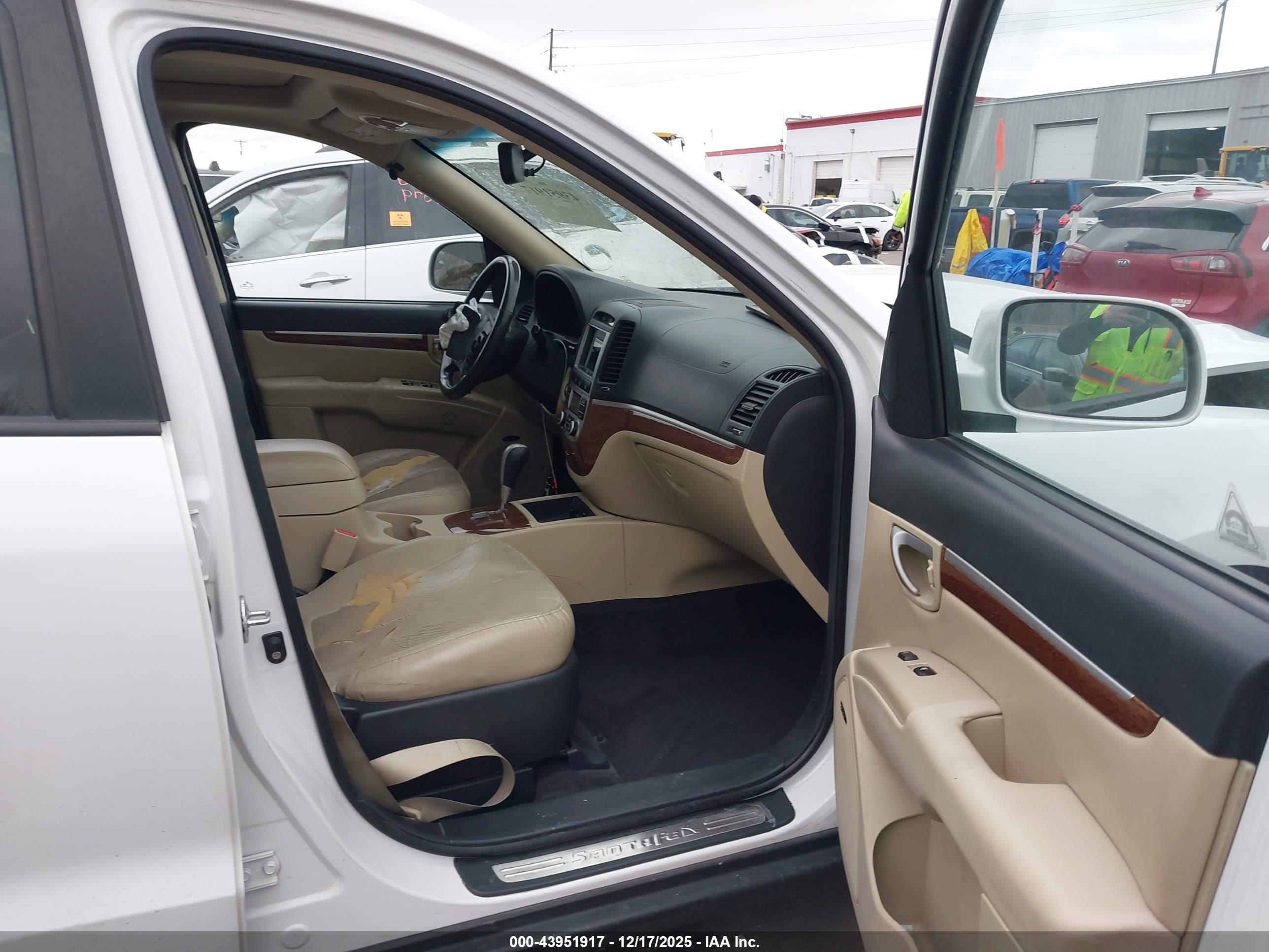 HYUNDAI SANTA image 5