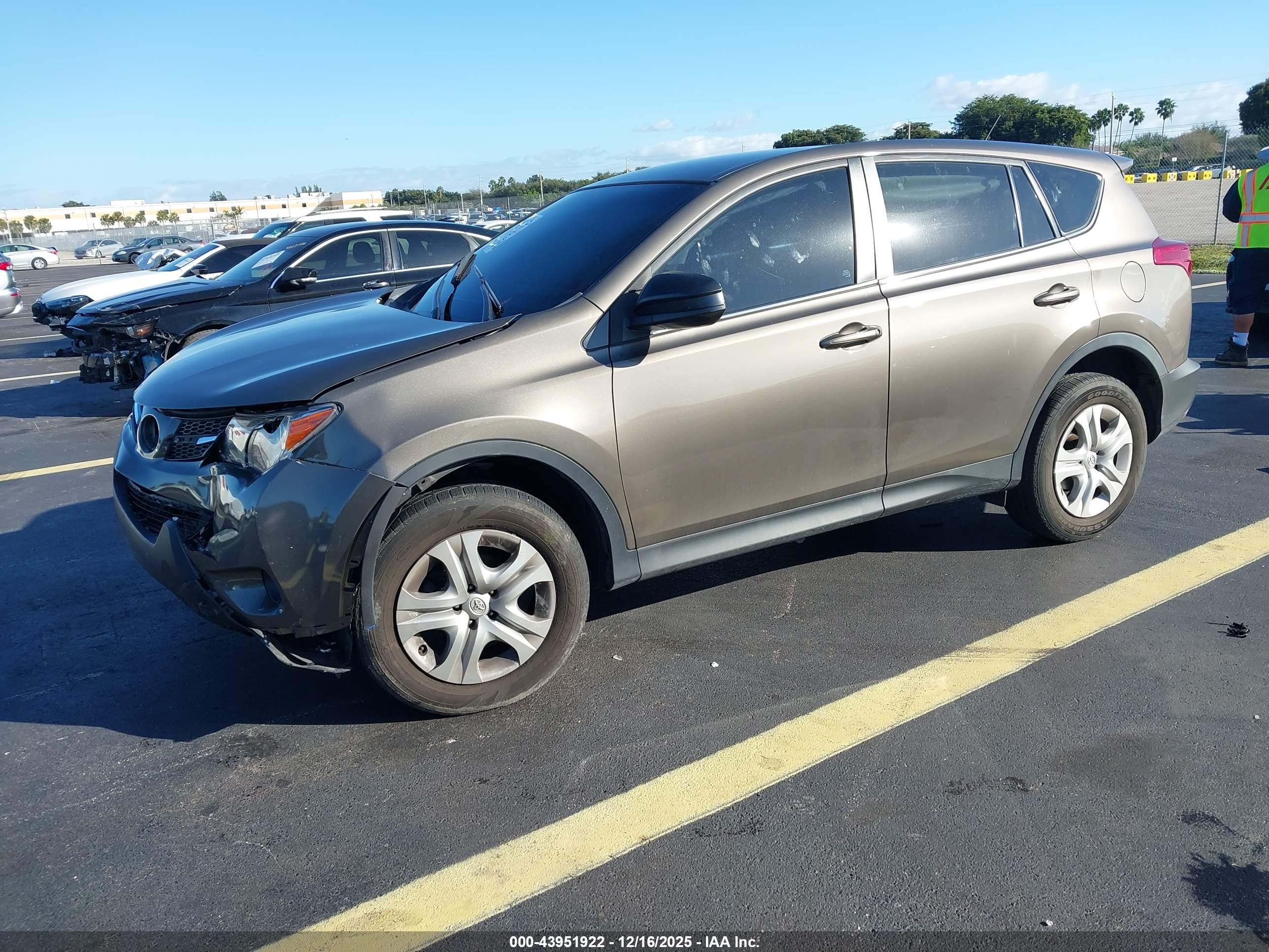 TOYOTA RAV4 image 2