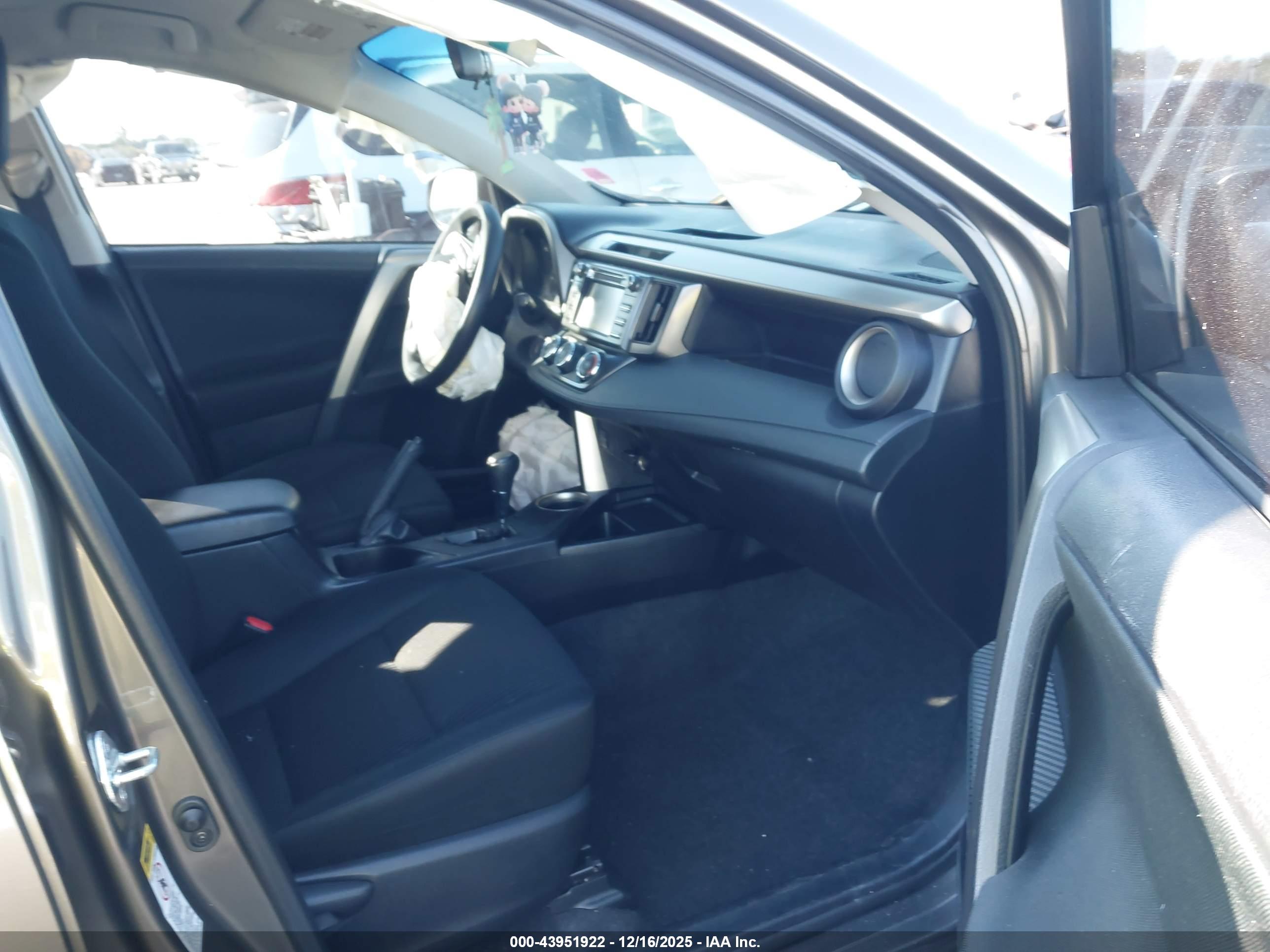 TOYOTA RAV4 image 5