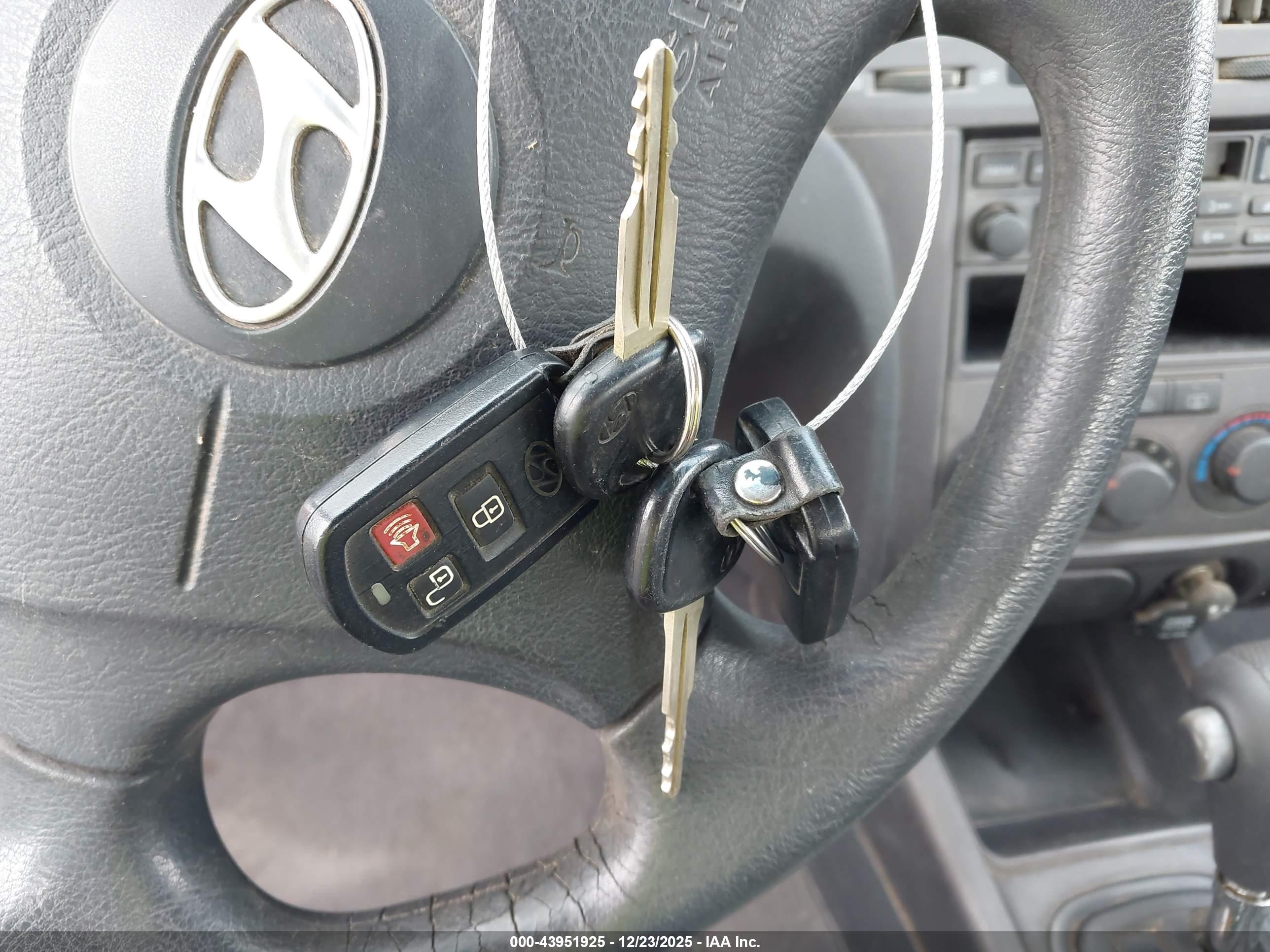 HYUNDAI ELANTRA image 11