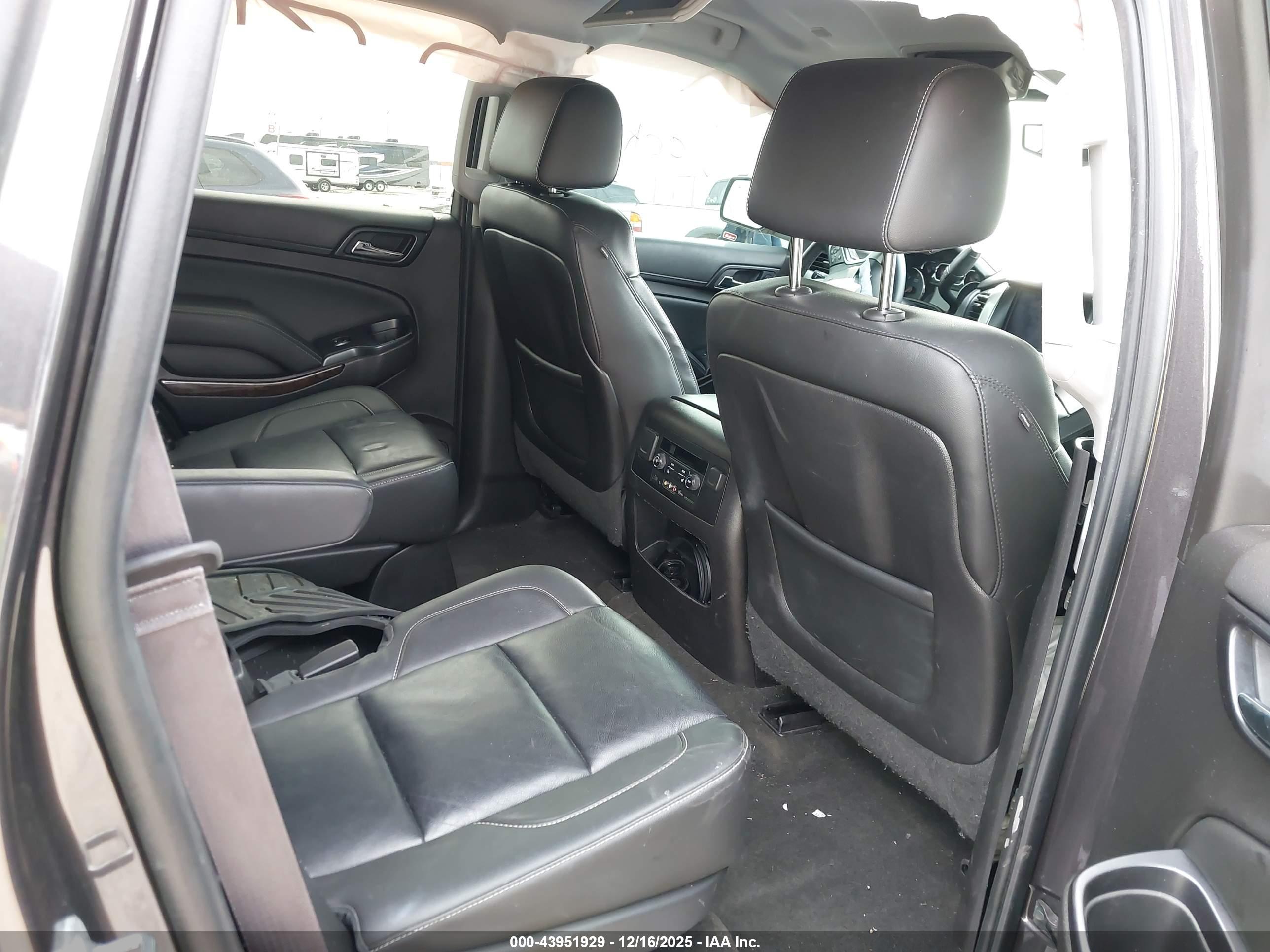 CHEVROLET TAHOE image 8