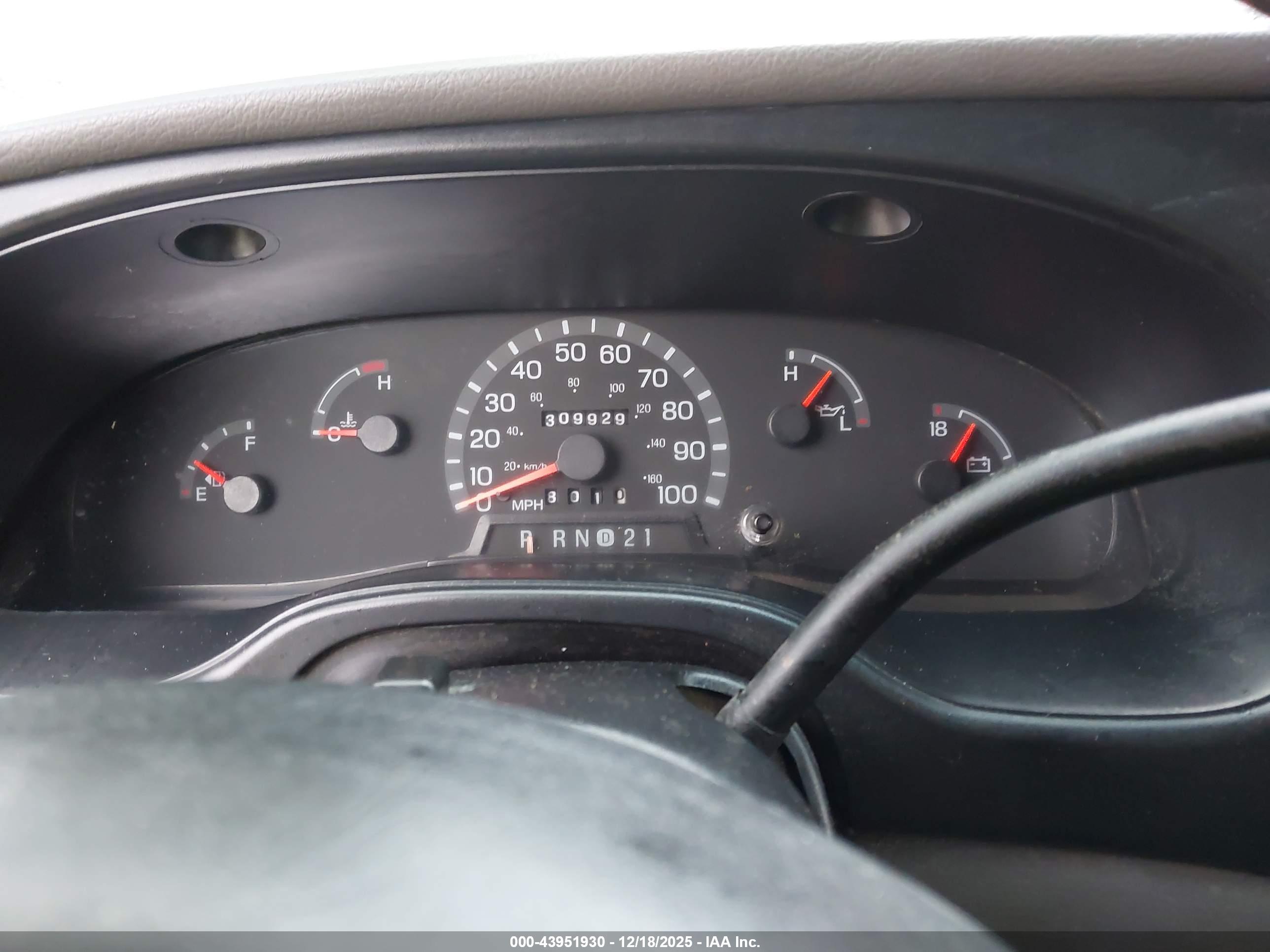 FORD E-250 image 7