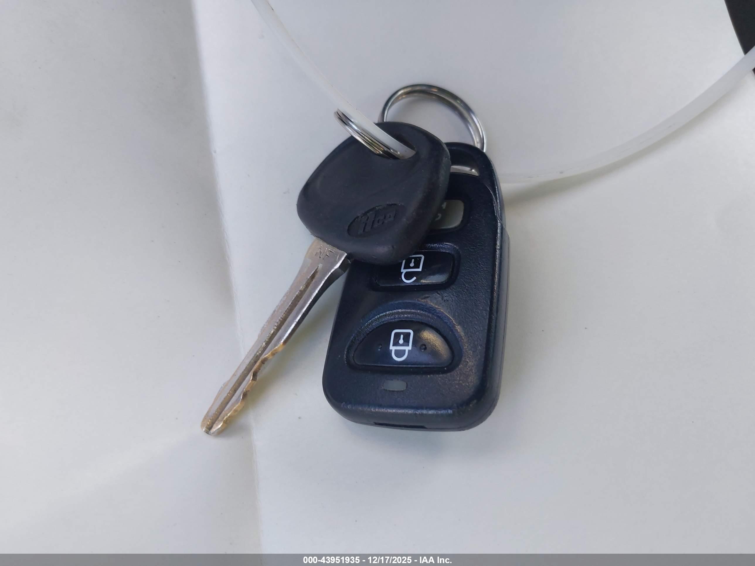HYUNDAI ELANTRA image 11