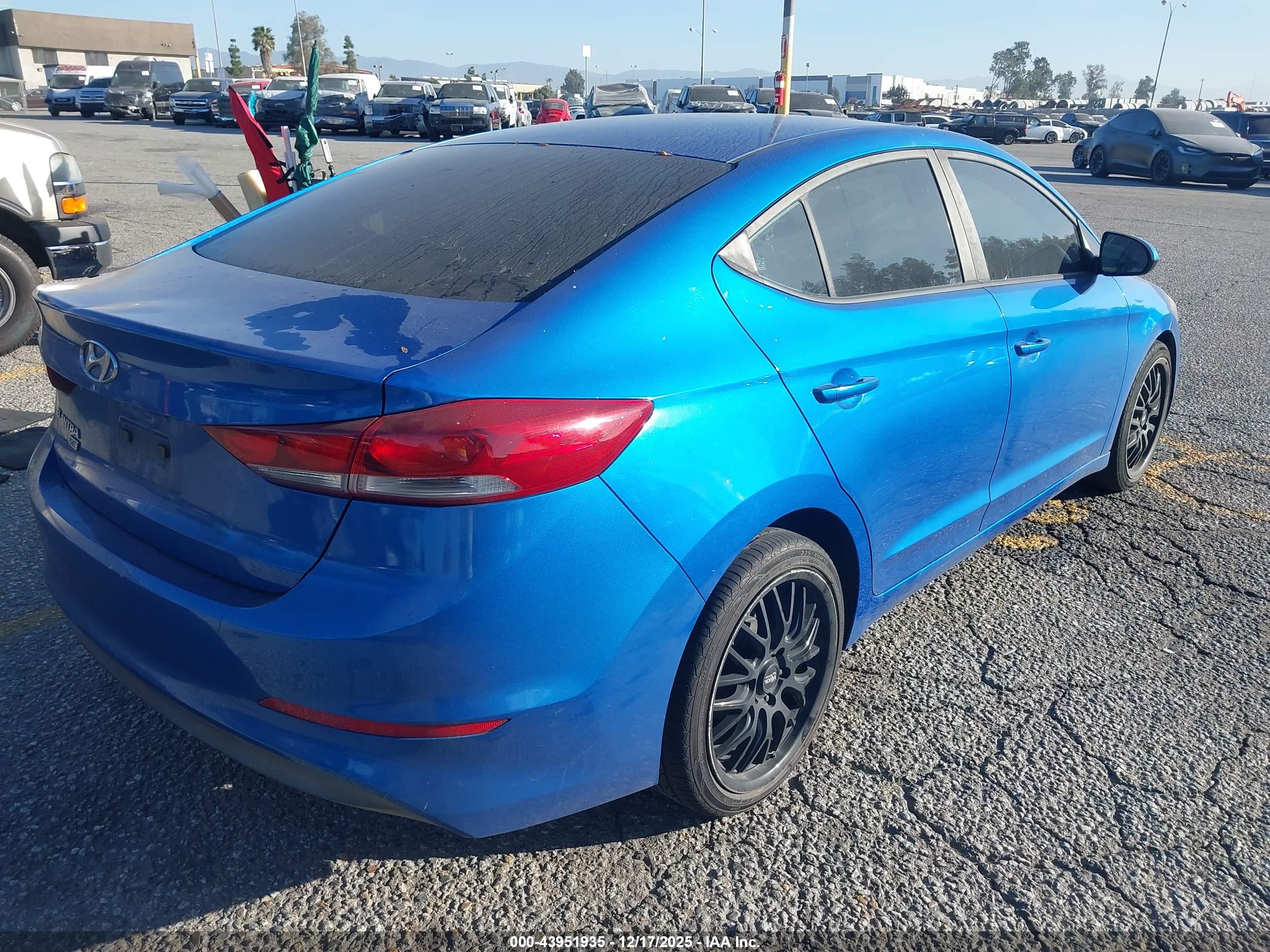 HYUNDAI ELANTRA image 4