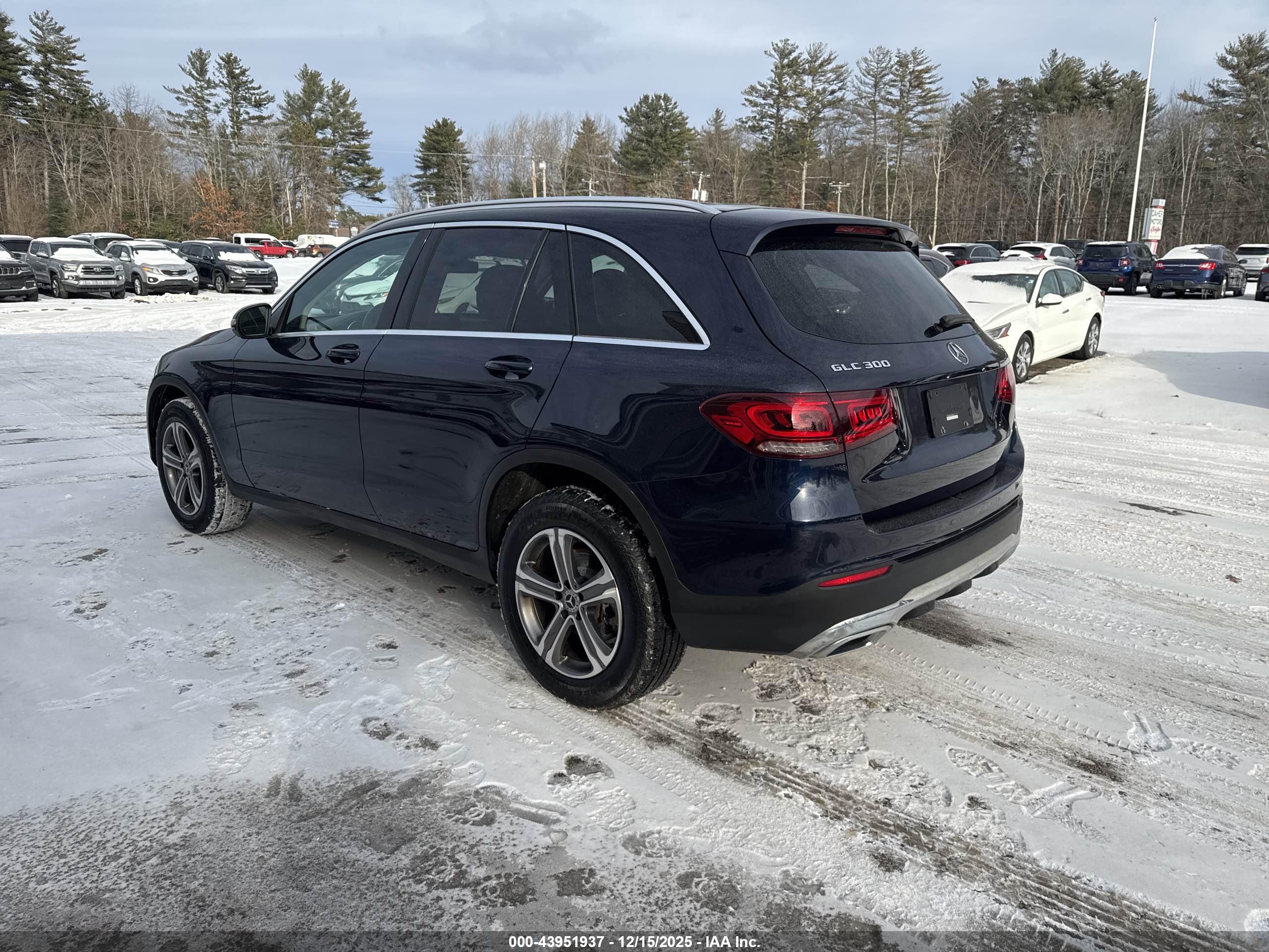 MERCEDES-BENZ GLC image 3