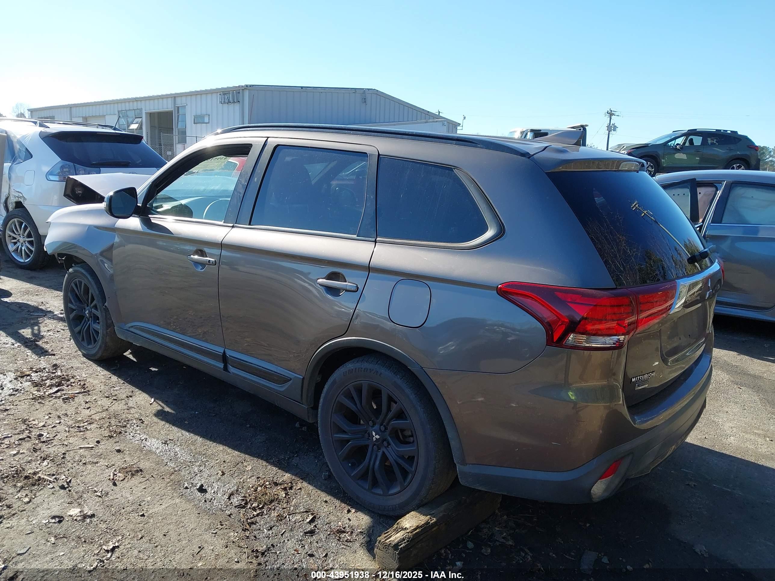 MITSUBISHI OUTLANDER image 3