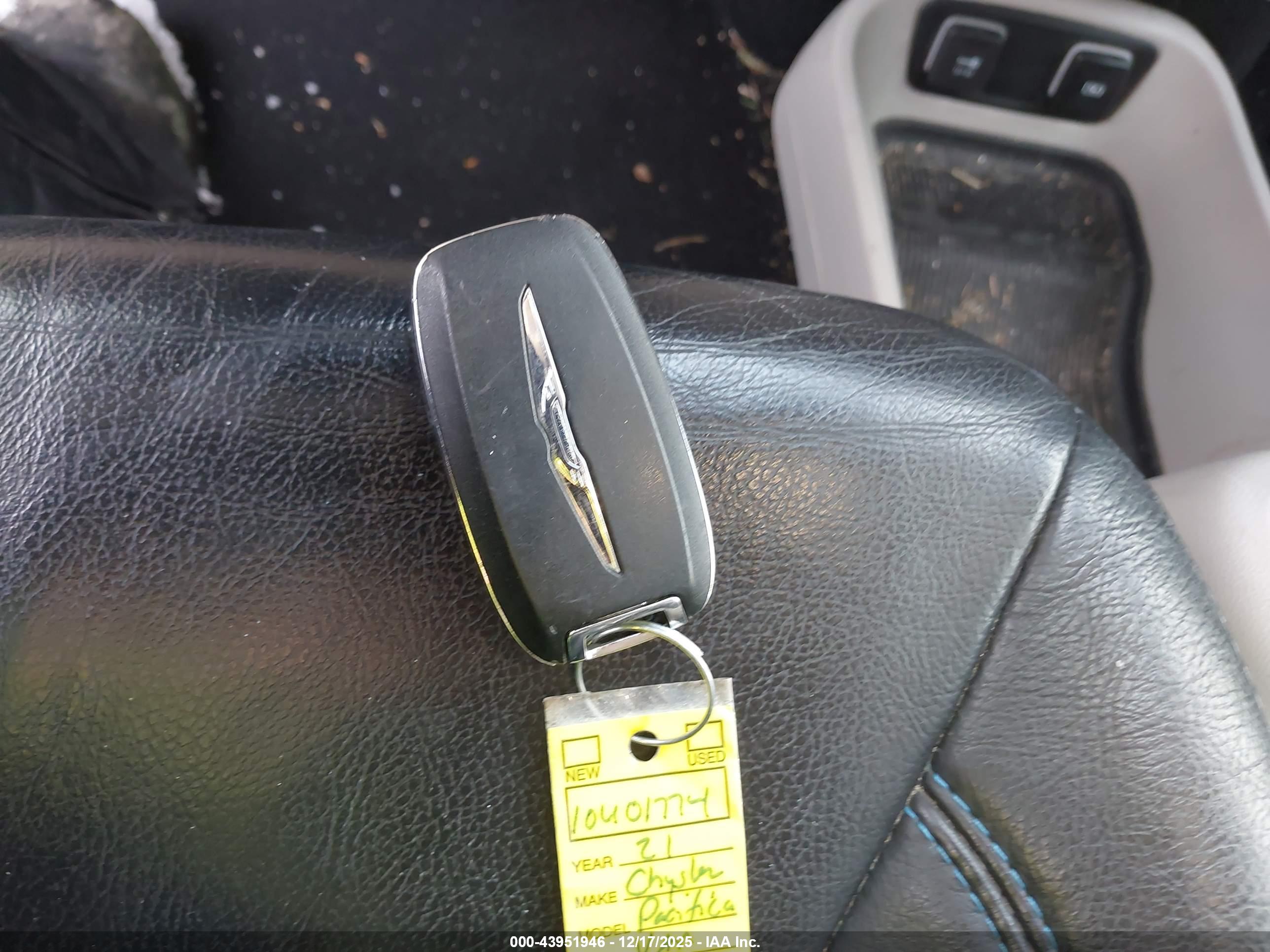 CHRYSLER PACIFICA image 11