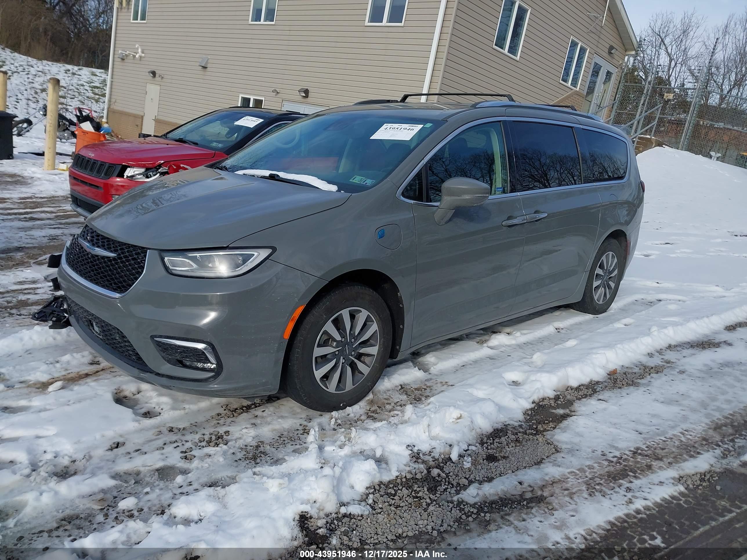 CHRYSLER PACIFICA image 2