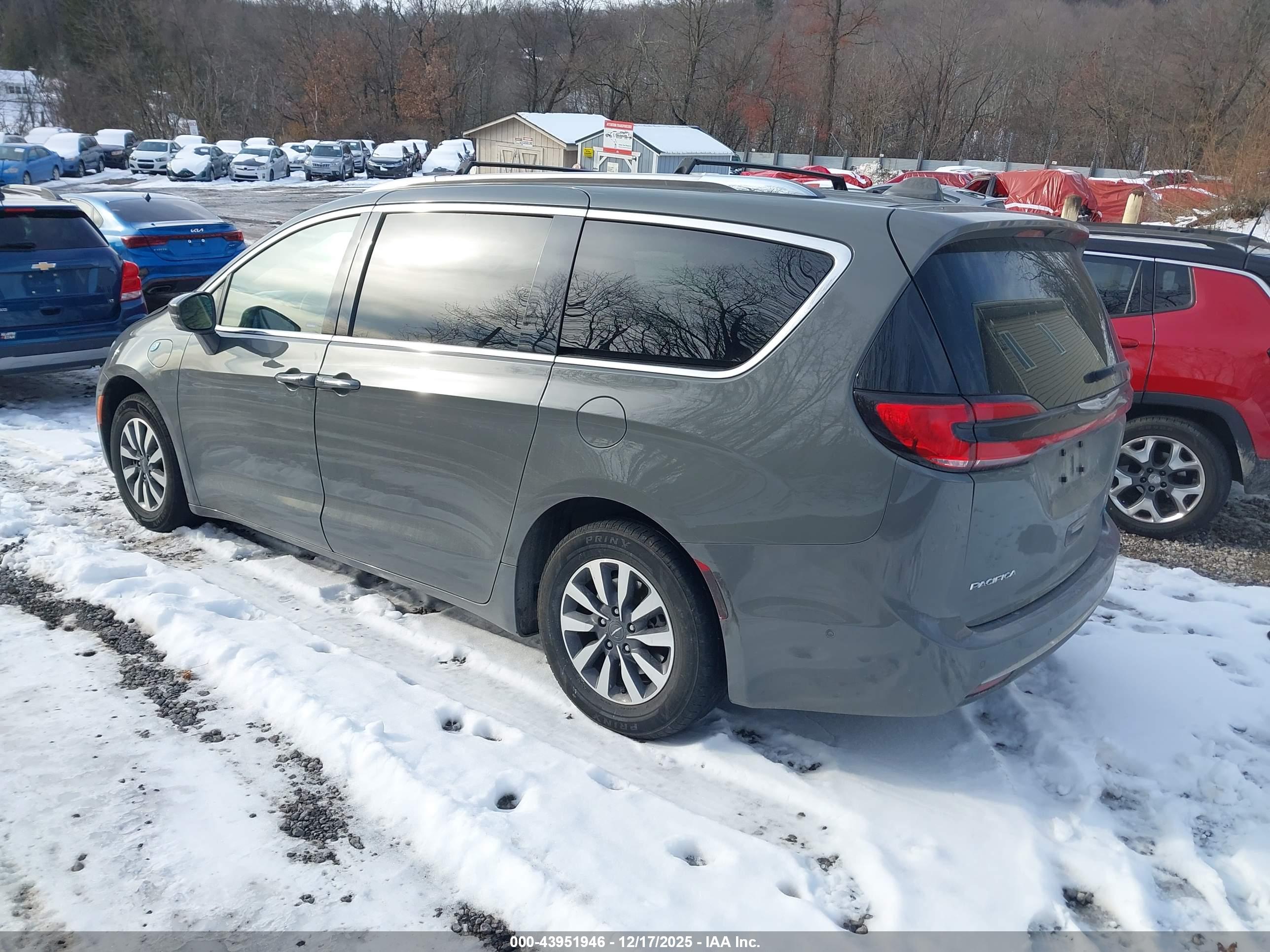 CHRYSLER PACIFICA image 3