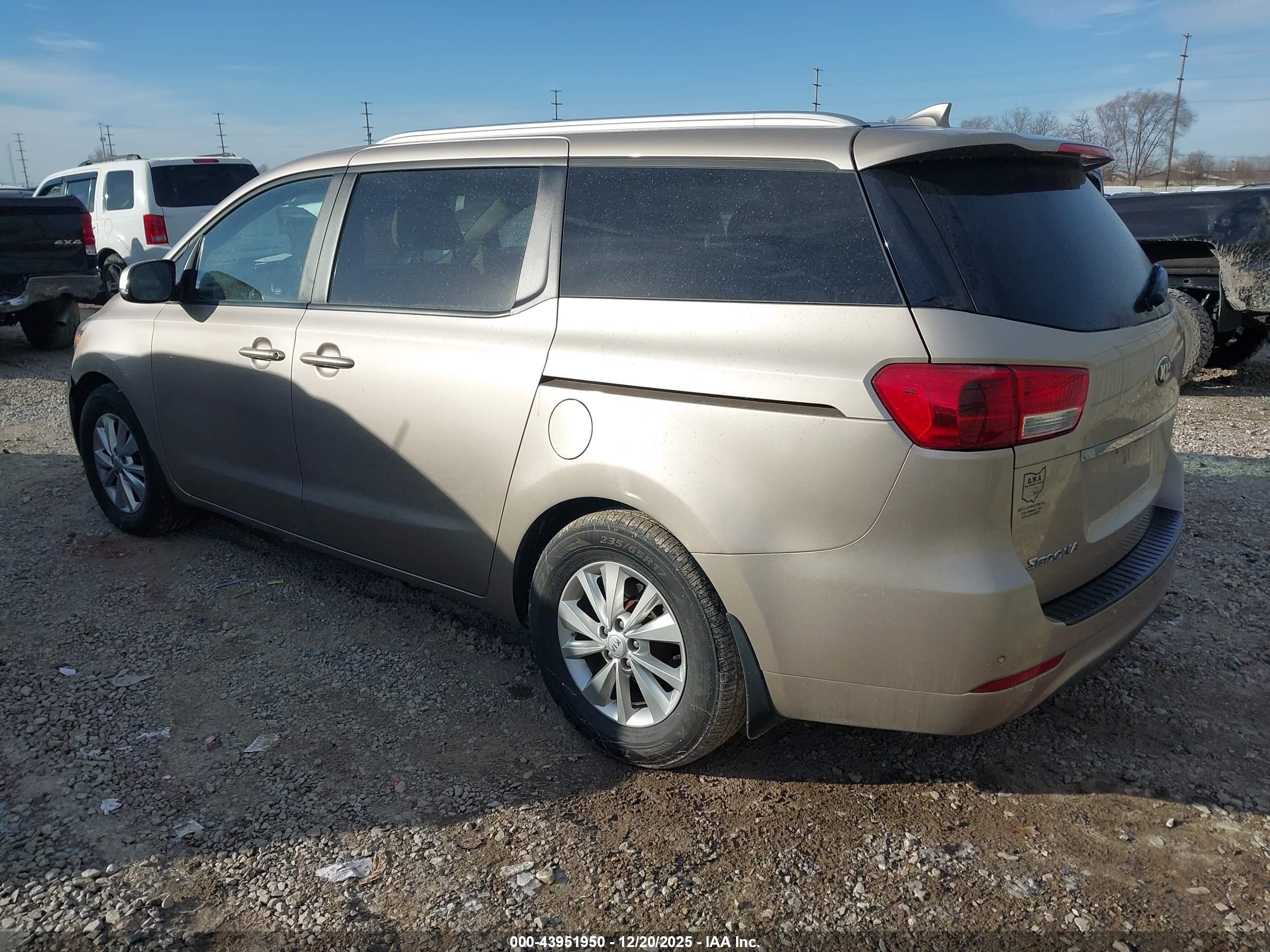 KIA SEDONA image 3