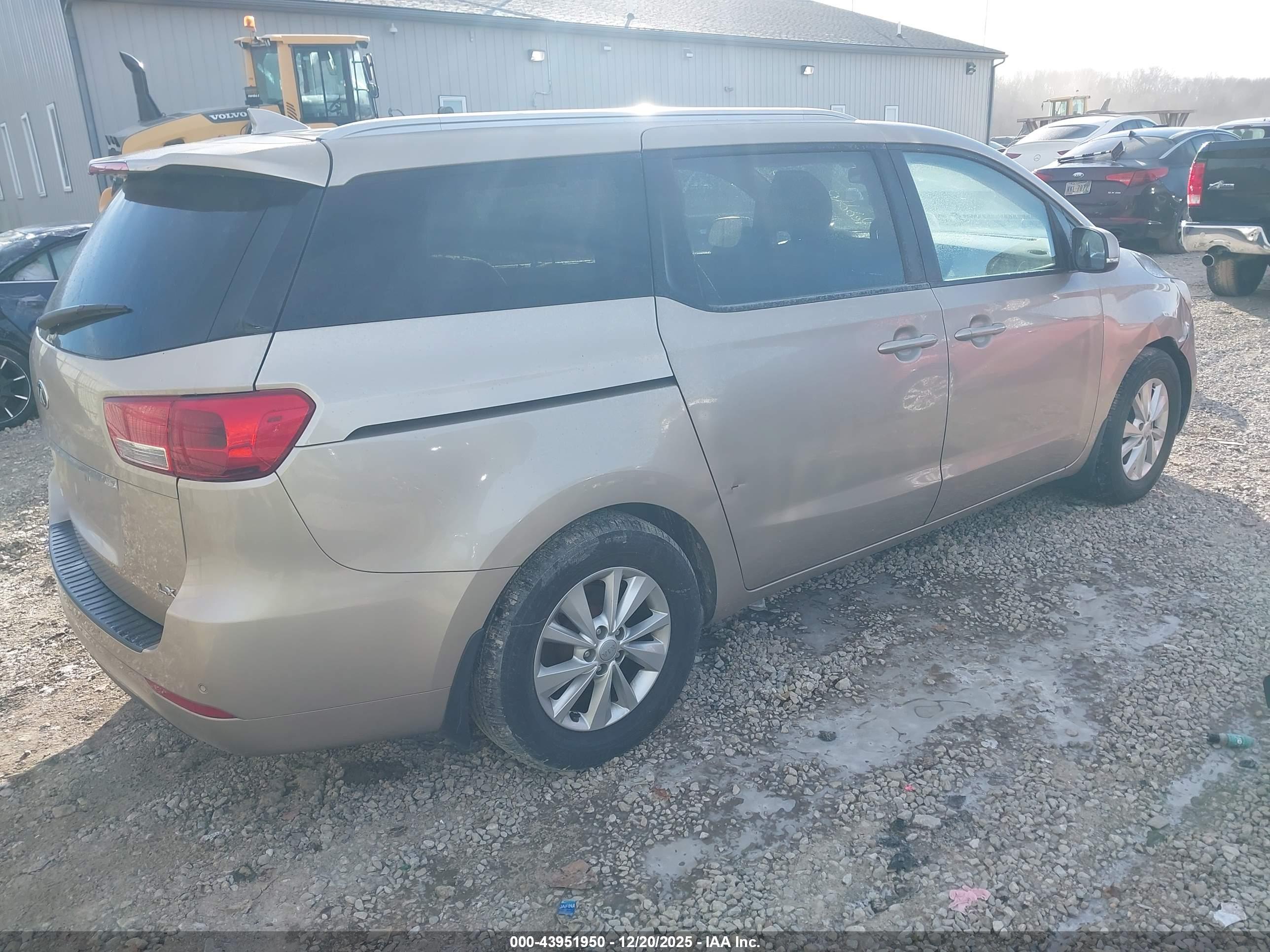KIA SEDONA image 4