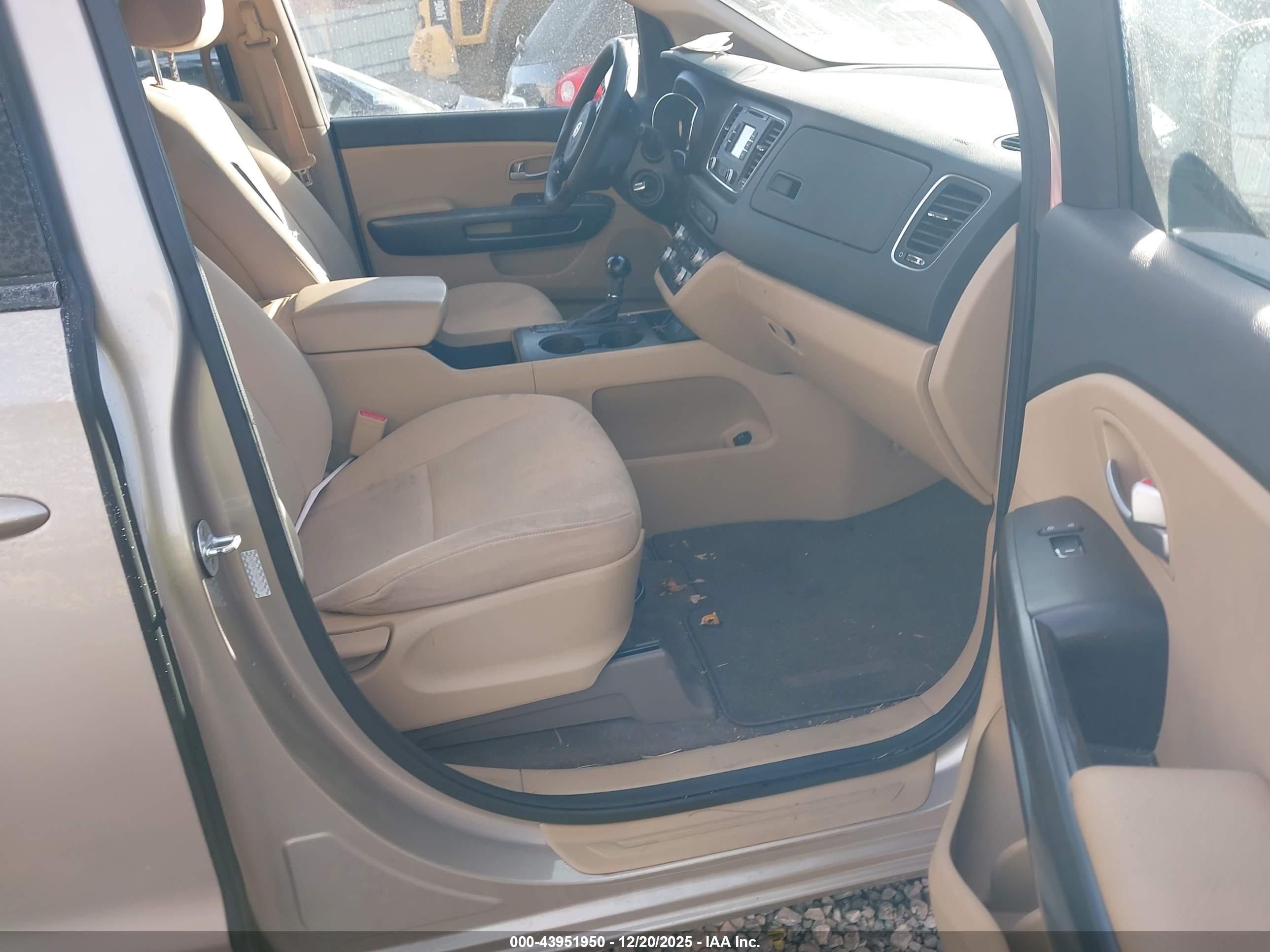 KIA SEDONA image 5