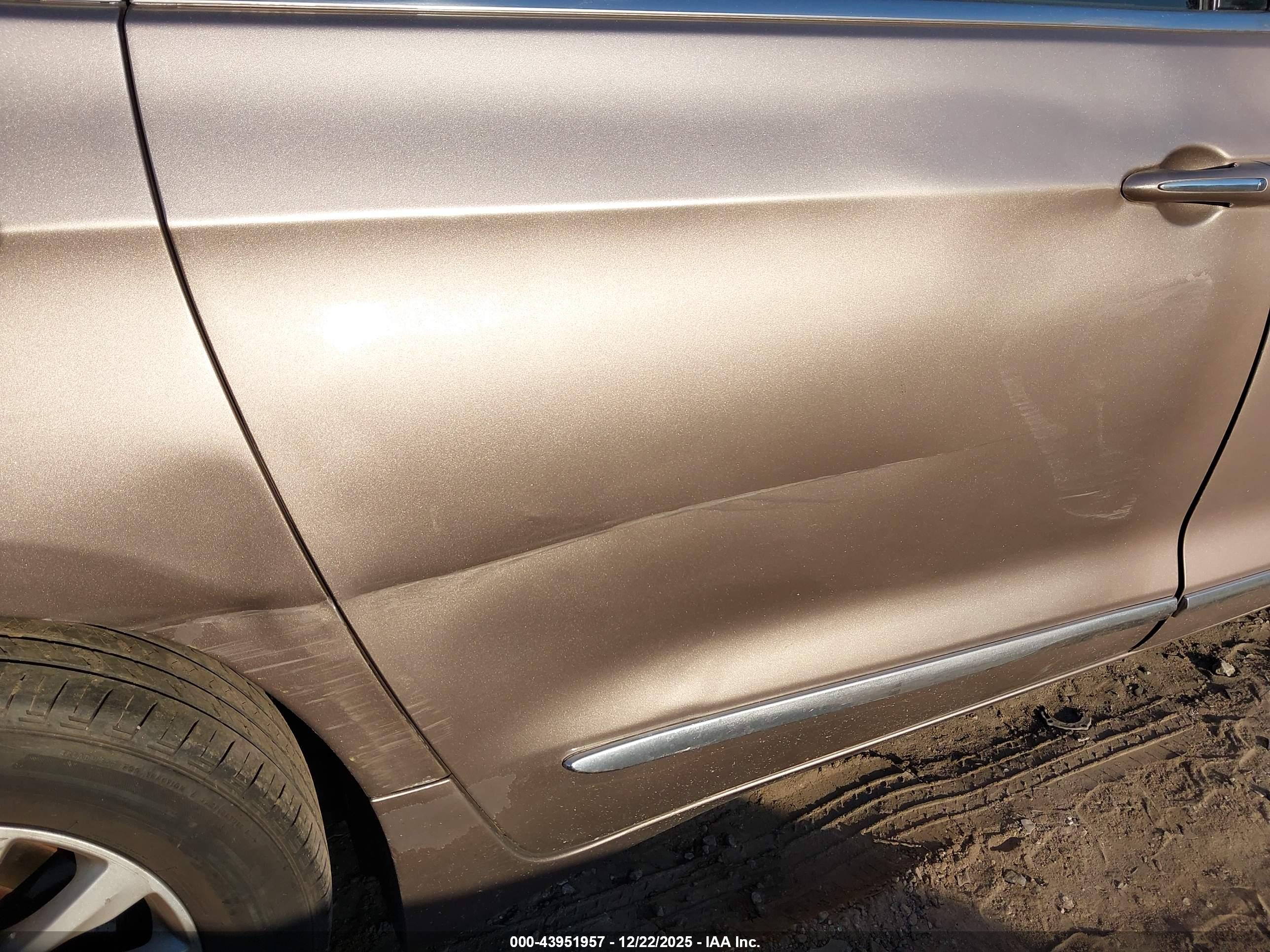 CHRYSLER PACIFICA image 6