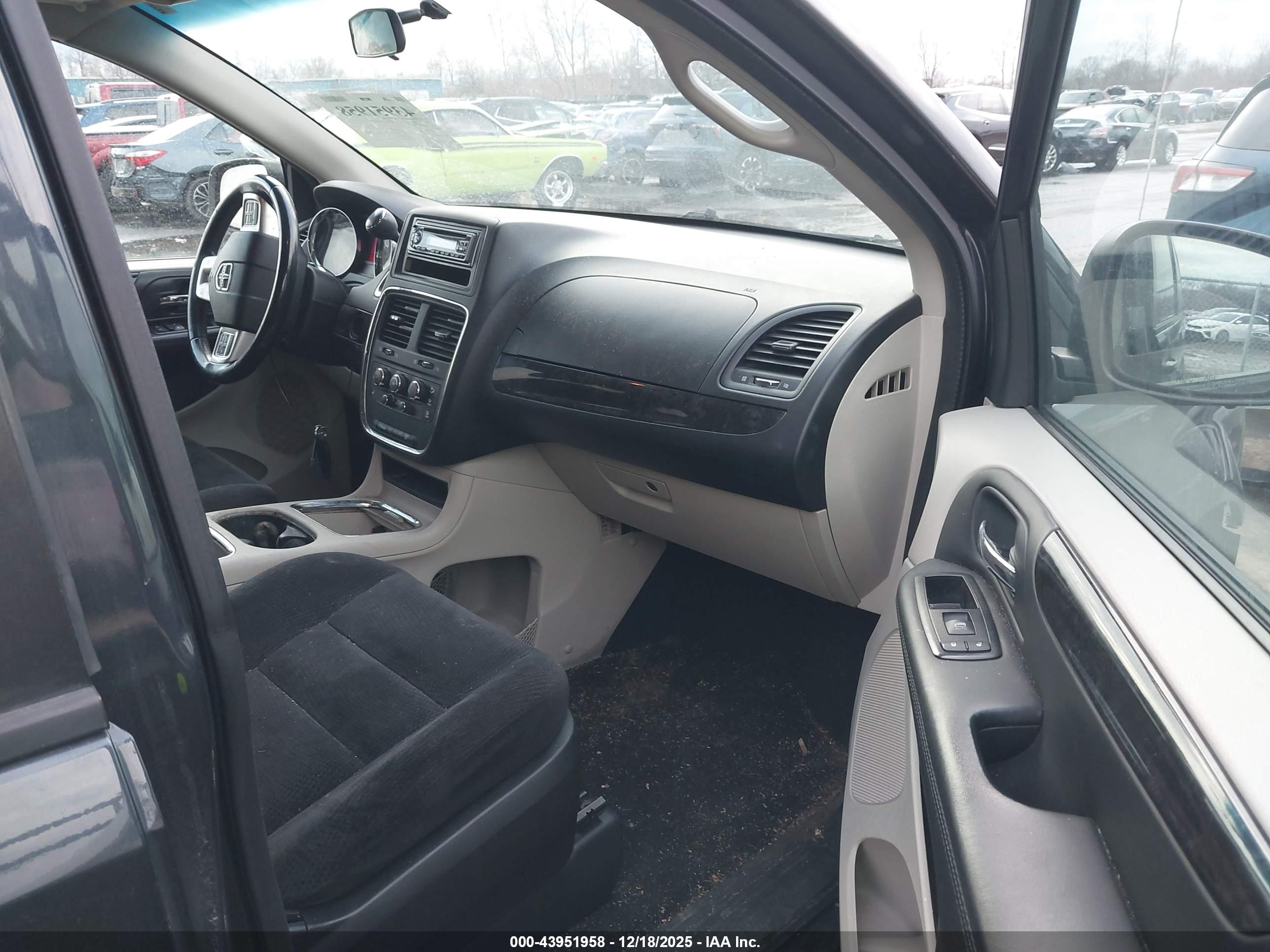 DODGE GRAND image 5
