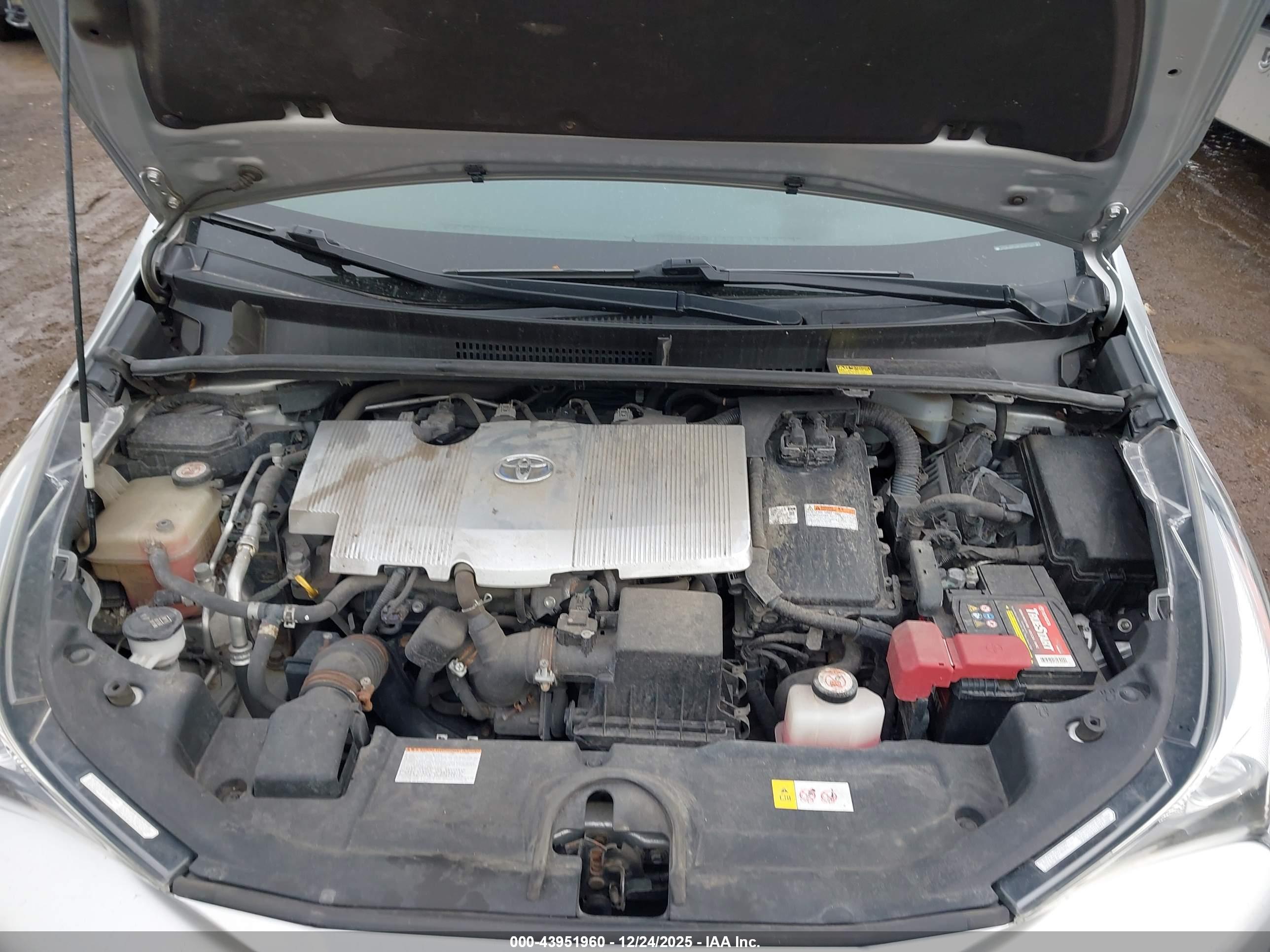 TOYOTA PRIUS image 10