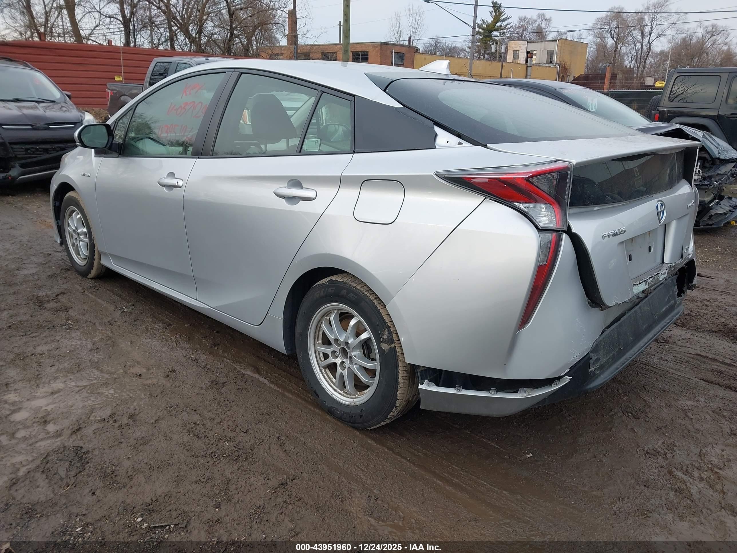 TOYOTA PRIUS image 3