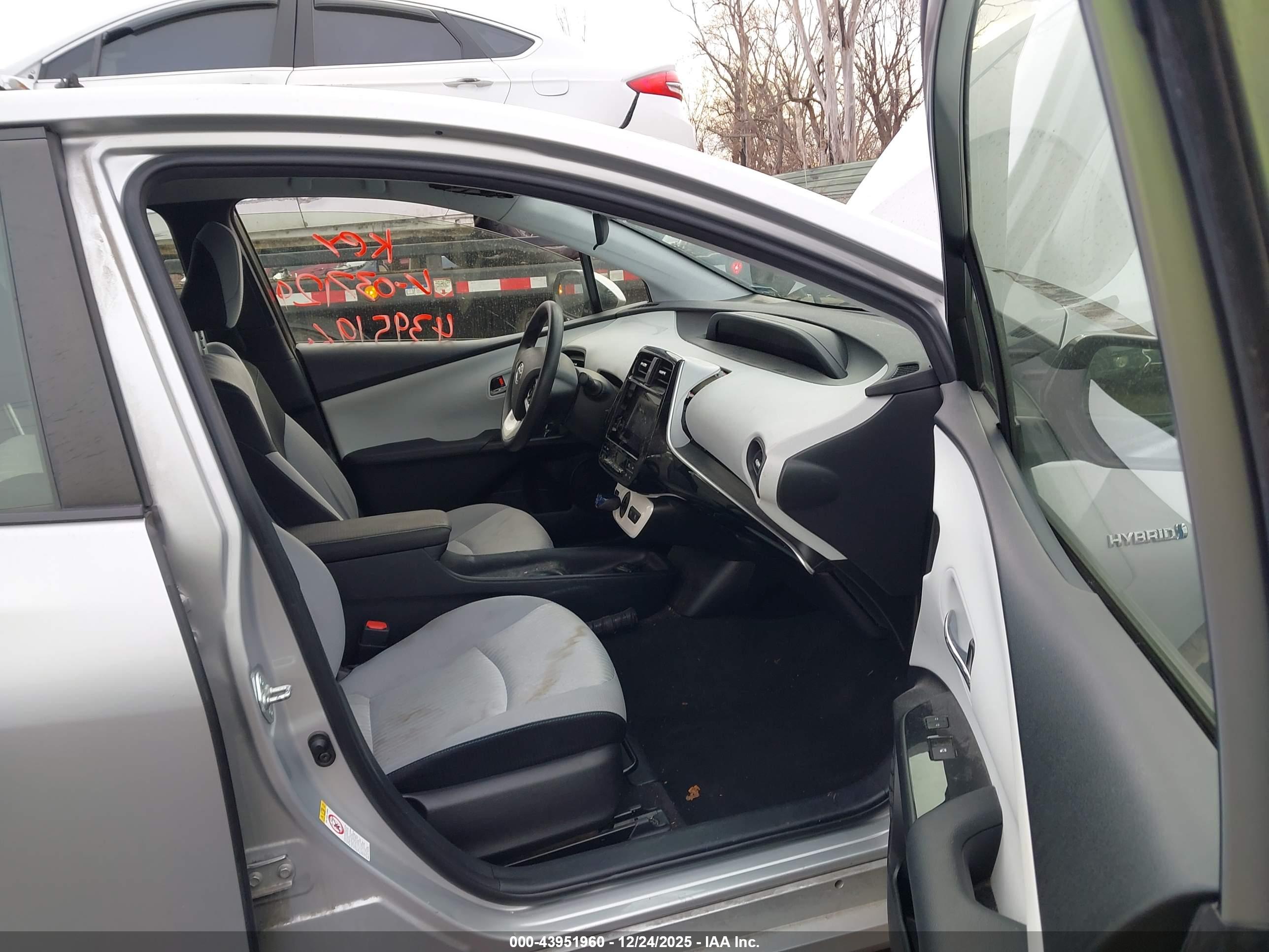 TOYOTA PRIUS image 5