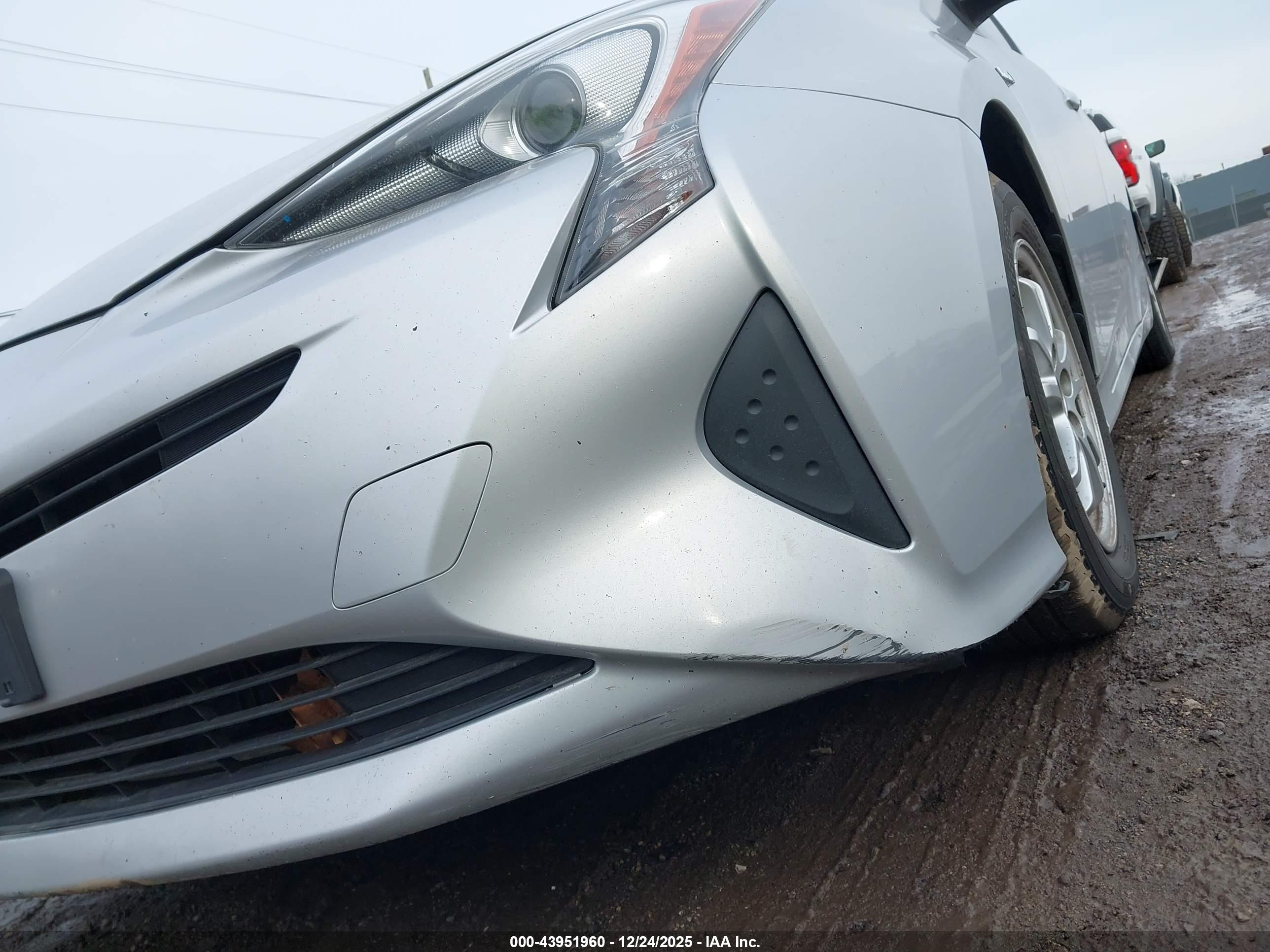 TOYOTA PRIUS image 6